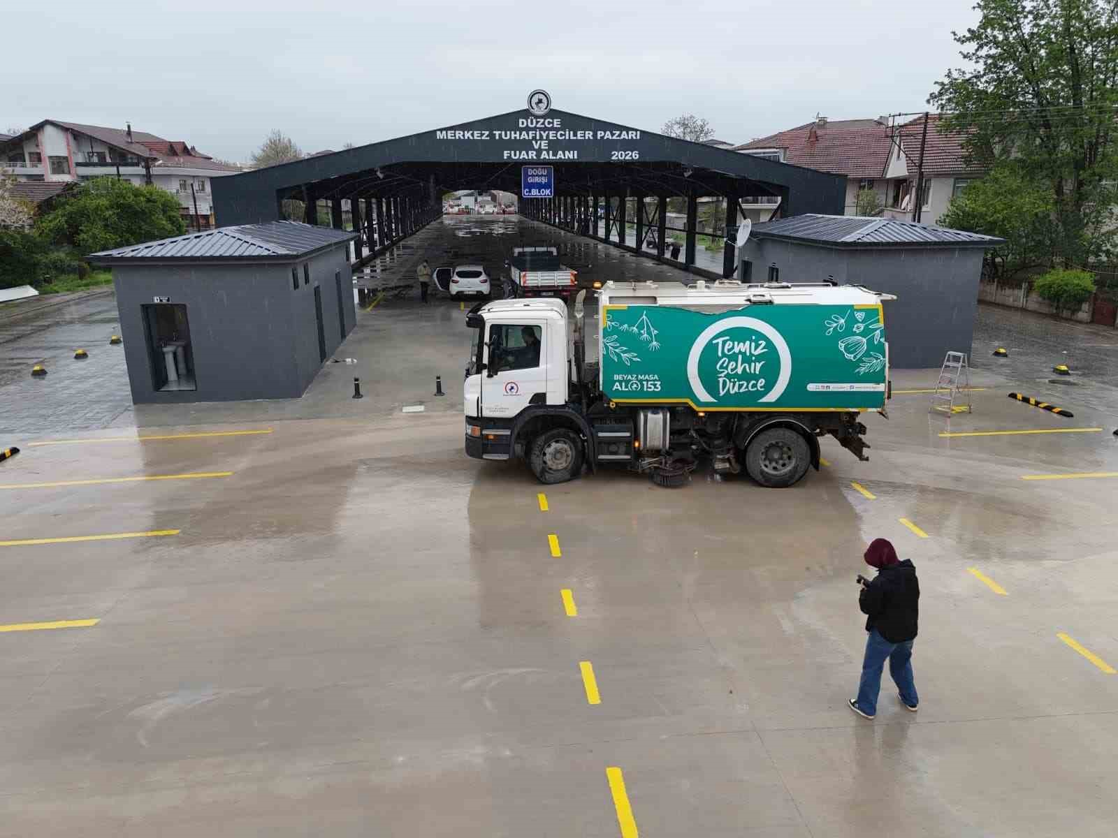 Tuhafiyeciler pazaryeri kapılarını açıyor
