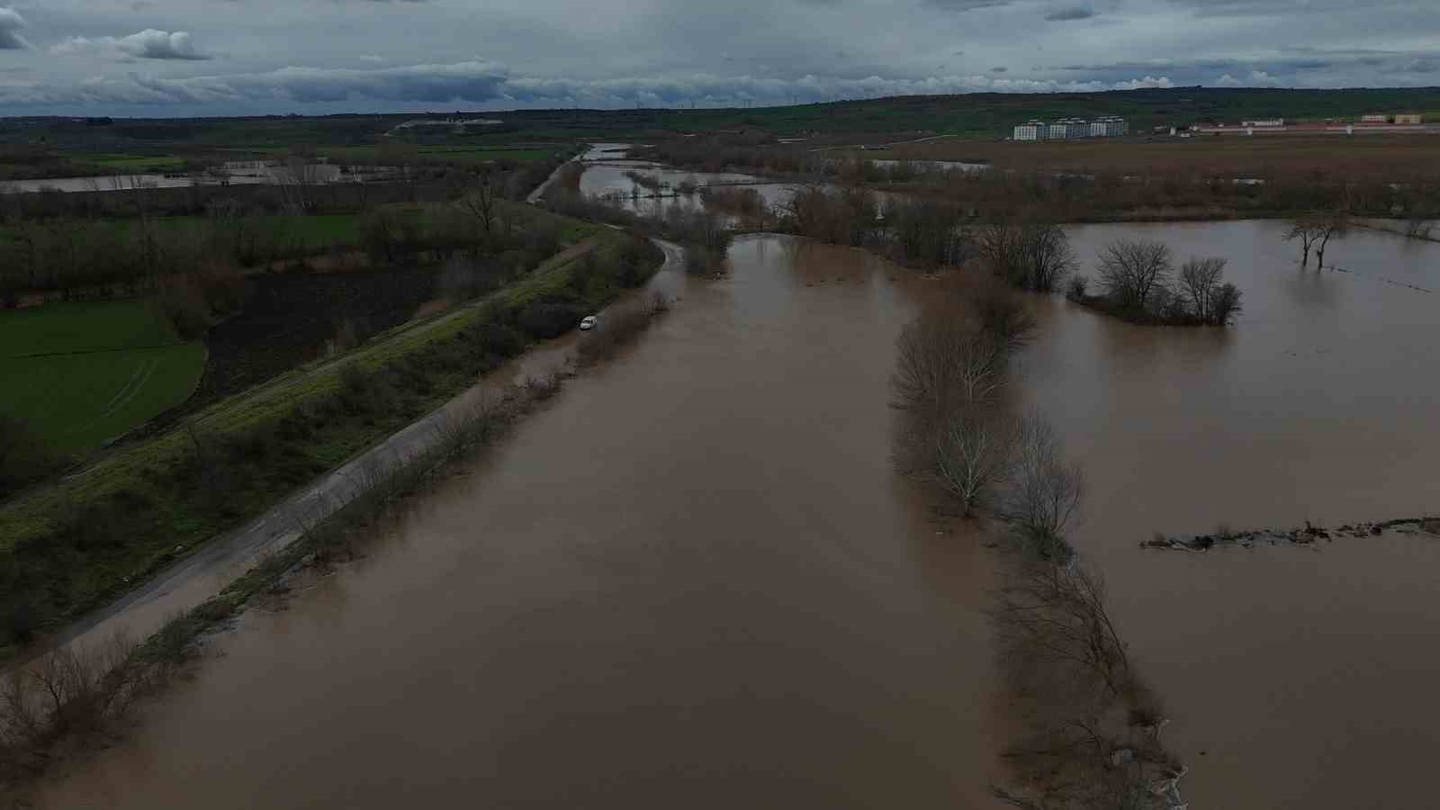 Tunca Nehri alarm veriyor: Tarım arazileri sular atında kaldı
