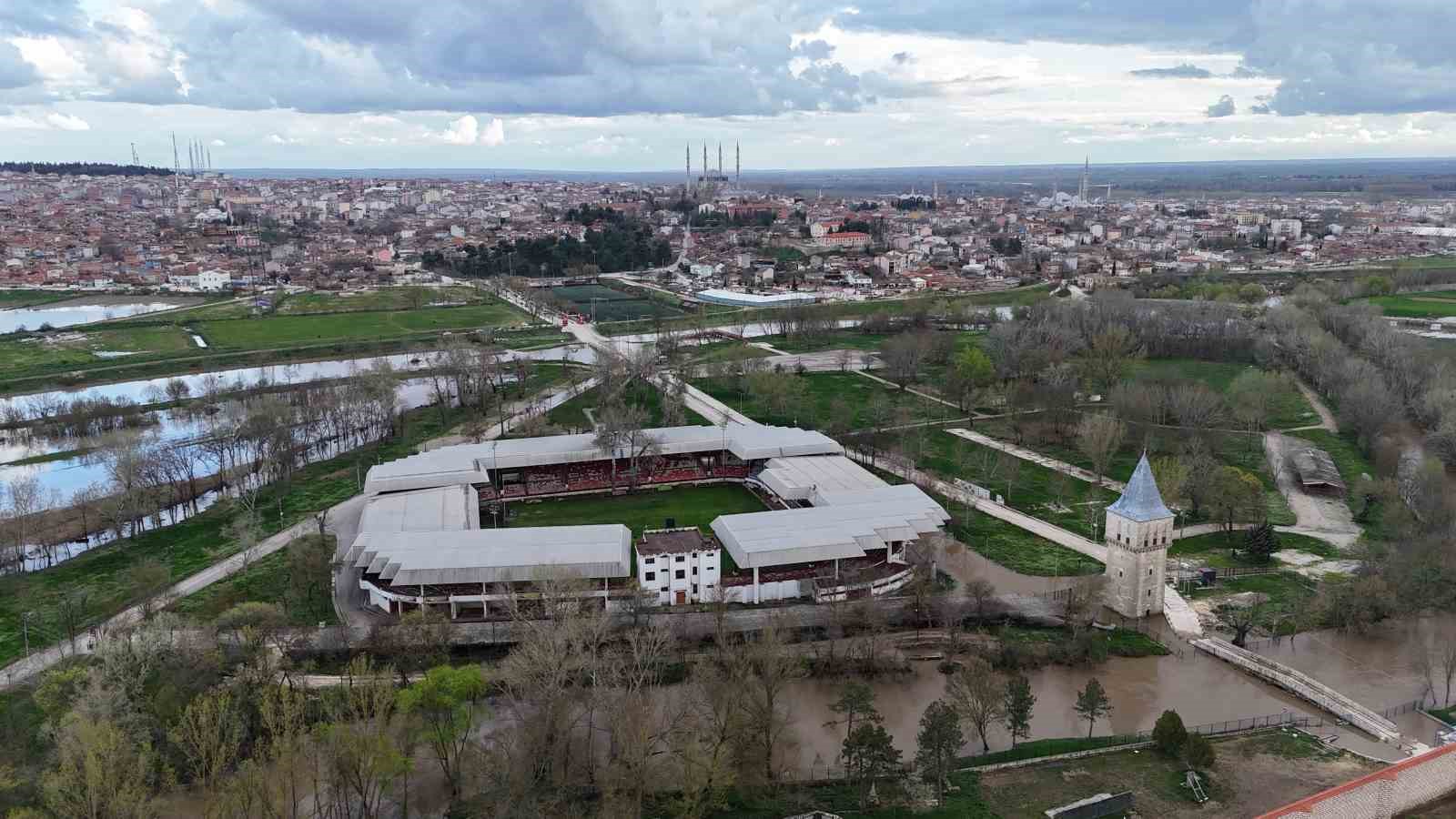 Tunca Nehri taştı, Sarayiçi havadan görüntülendi
