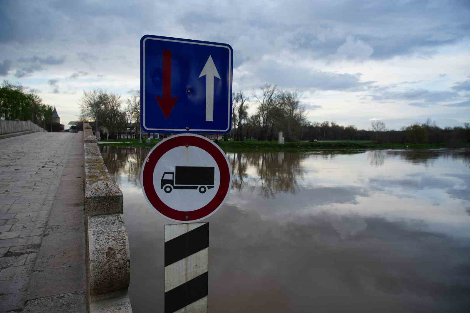Tunca Nehri taştı, Sarayiçi havadan görüntülendi
