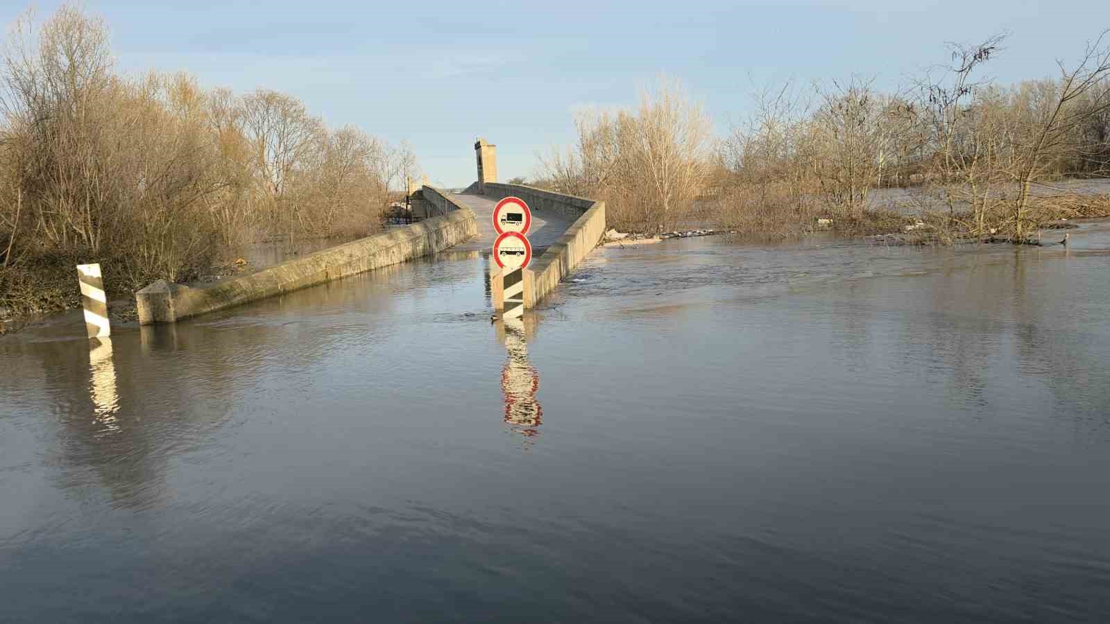 Tunca Nehri’nde turuncu alarm sürüyor, Sarayiçi’nde su yayılımı devam ediyor
