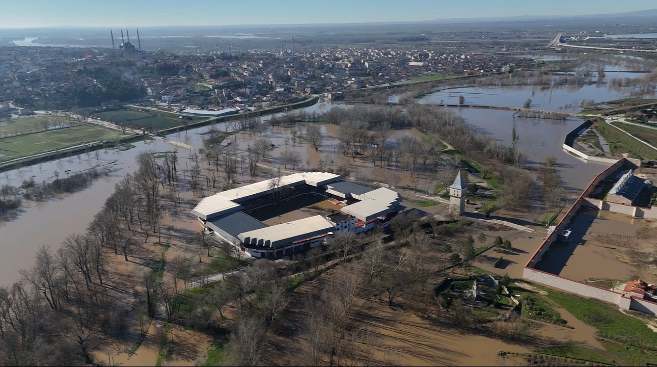 Tunca Nehri’nde turuncu alarm sürüyor, Sarayiçi’nde su yayılımı devam ediyor

