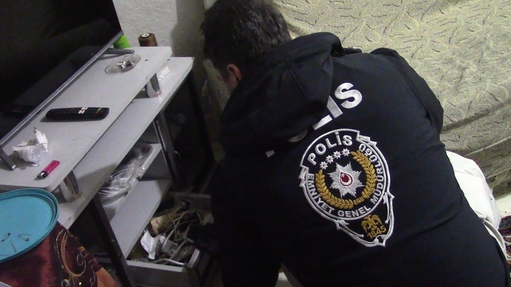 Tunceli merkezli sahte kripto operasyonu: 8 kişi tutuklandı
Tunceli merkezli sahte kripto operasyonu: 8 kişi tutuklandı