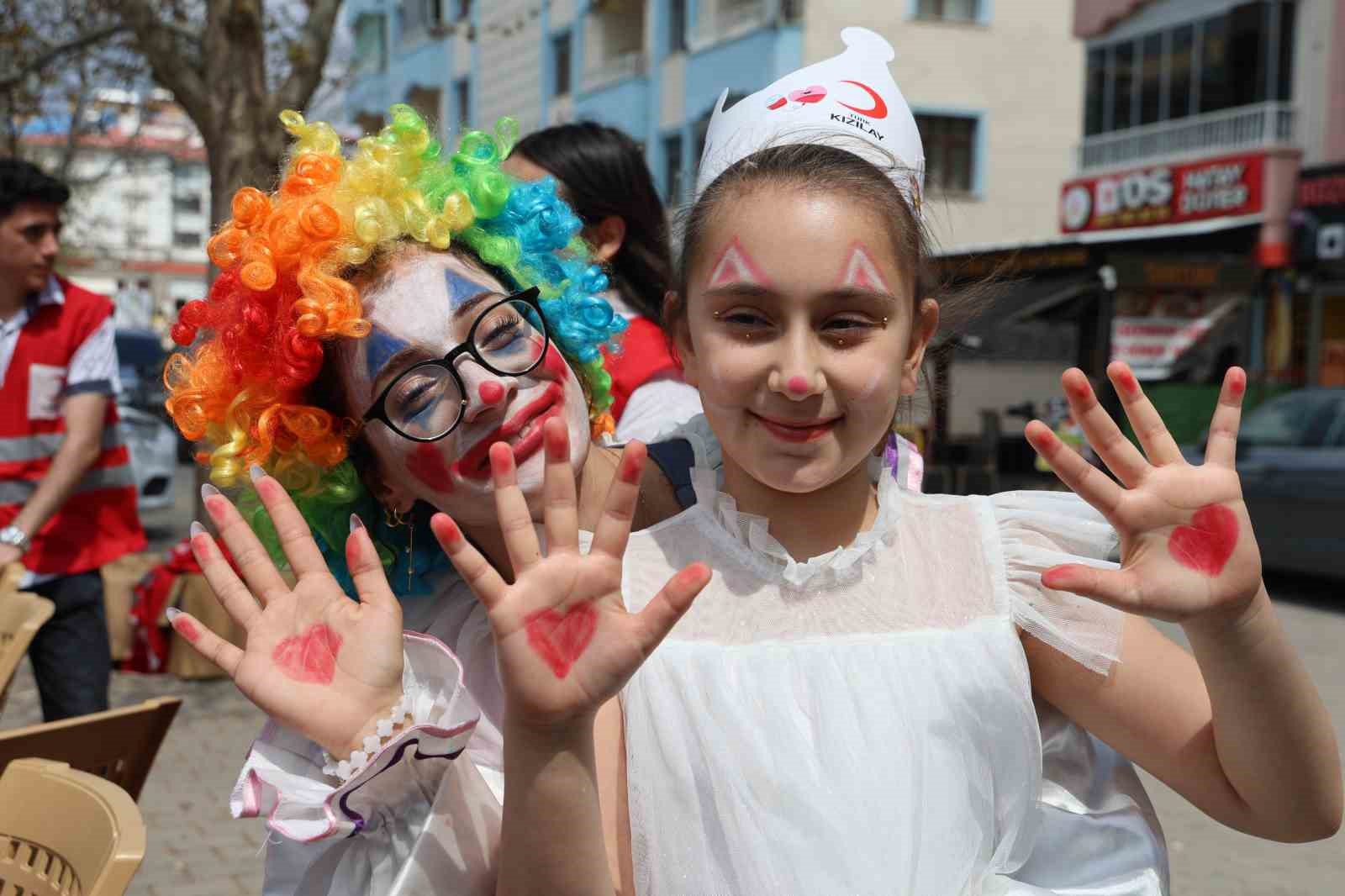 Tunceli Türk Kızılay’ından çocuklara şenlik, büyüklere bağış etkinliği
