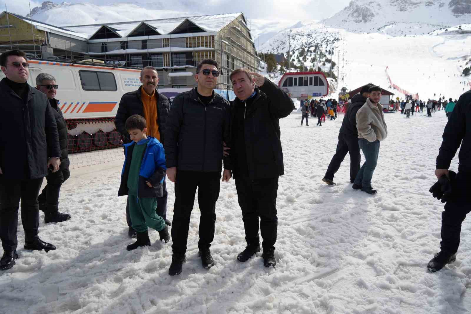 Tunceli ve Erzincan turizmine milat olacak yol için iki vali el sıkıştı
