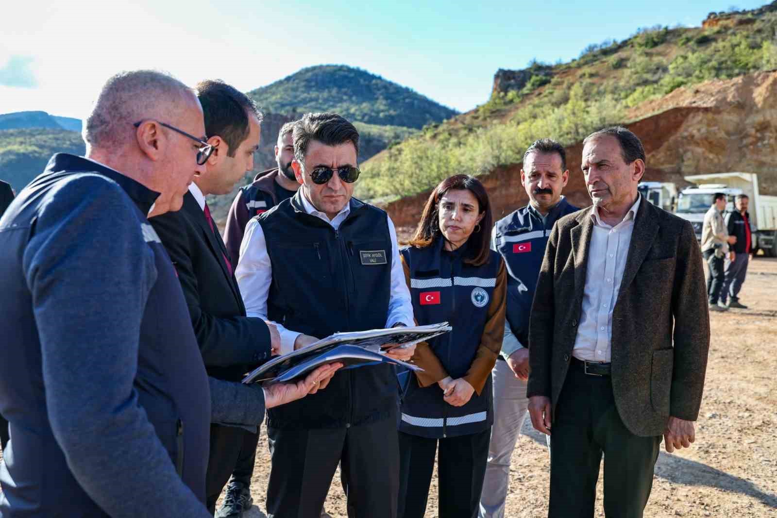 Tunceli’de 120 kilometrelik sıcak asfalt hedefi için dev tesis kuruldu

