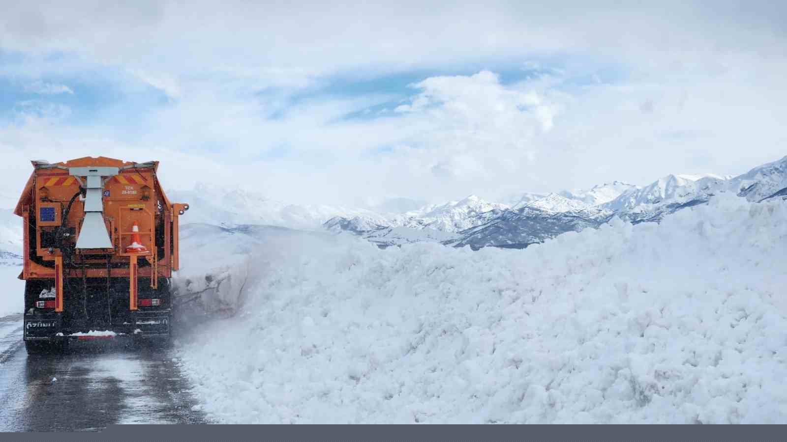 Tunceli’de 4 köy yolunda çalışmalar sürüyor
