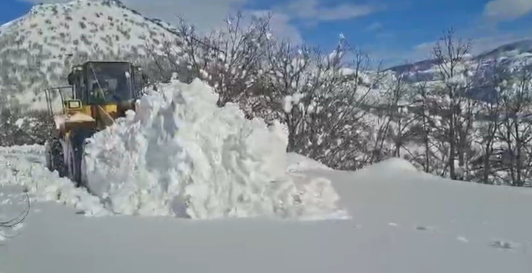 Tunceli’de 41 köy yolu açıldı, 17 köy yolunda çalışmalar sürüyor
