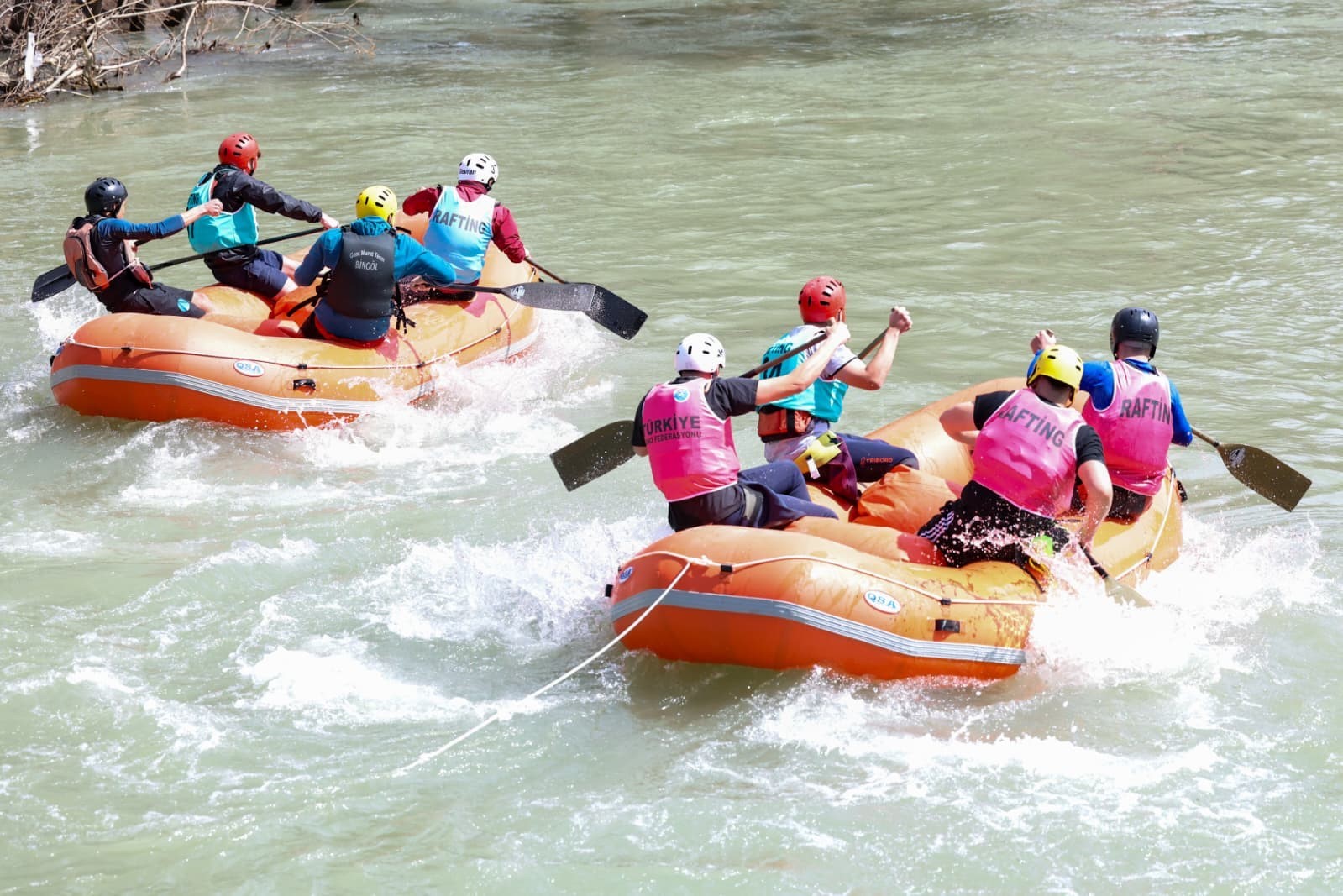 Tunceli’de düzenlenen Türkiye Rafting Şampiyonası son erdi
Tunceli’de düzenlenen Türkiye Rafting Şampiyonası son erdi