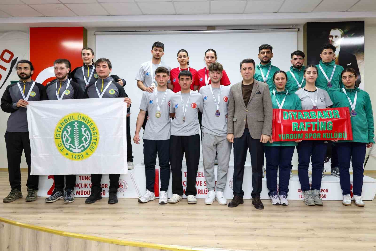 Tunceli’de düzenlenen Türkiye Rafting Şampiyonası son erdi
Tunceli’de düzenlenen Türkiye Rafting Şampiyonası son erdi