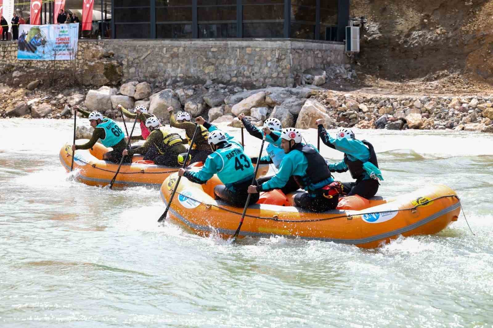 Tunceli’de düzenlenen Türkiye Rafting Şampiyonası son erdi
Tunceli’de düzenlenen Türkiye Rafting Şampiyonası son erdi