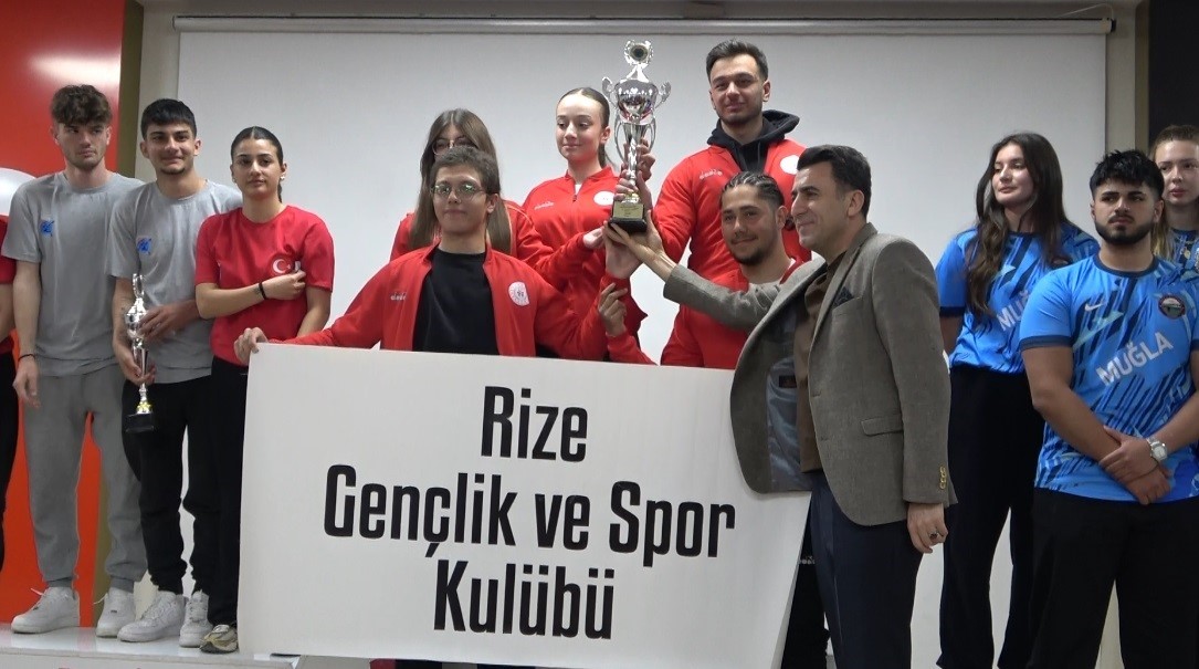 Tunceli’de düzenlenen Türkiye Rafting Şampiyonası son erdi
Tunceli’de düzenlenen Türkiye Rafting Şampiyonası son erdi