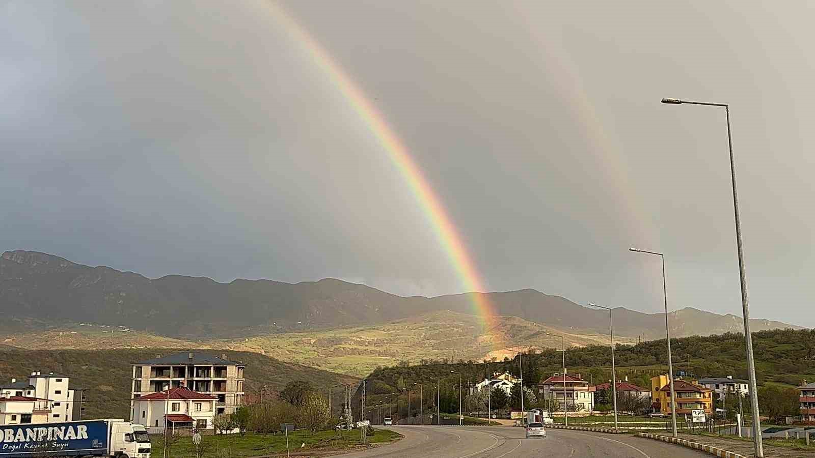 Tunceli’de gökkuşağı görsel şölen sundu

