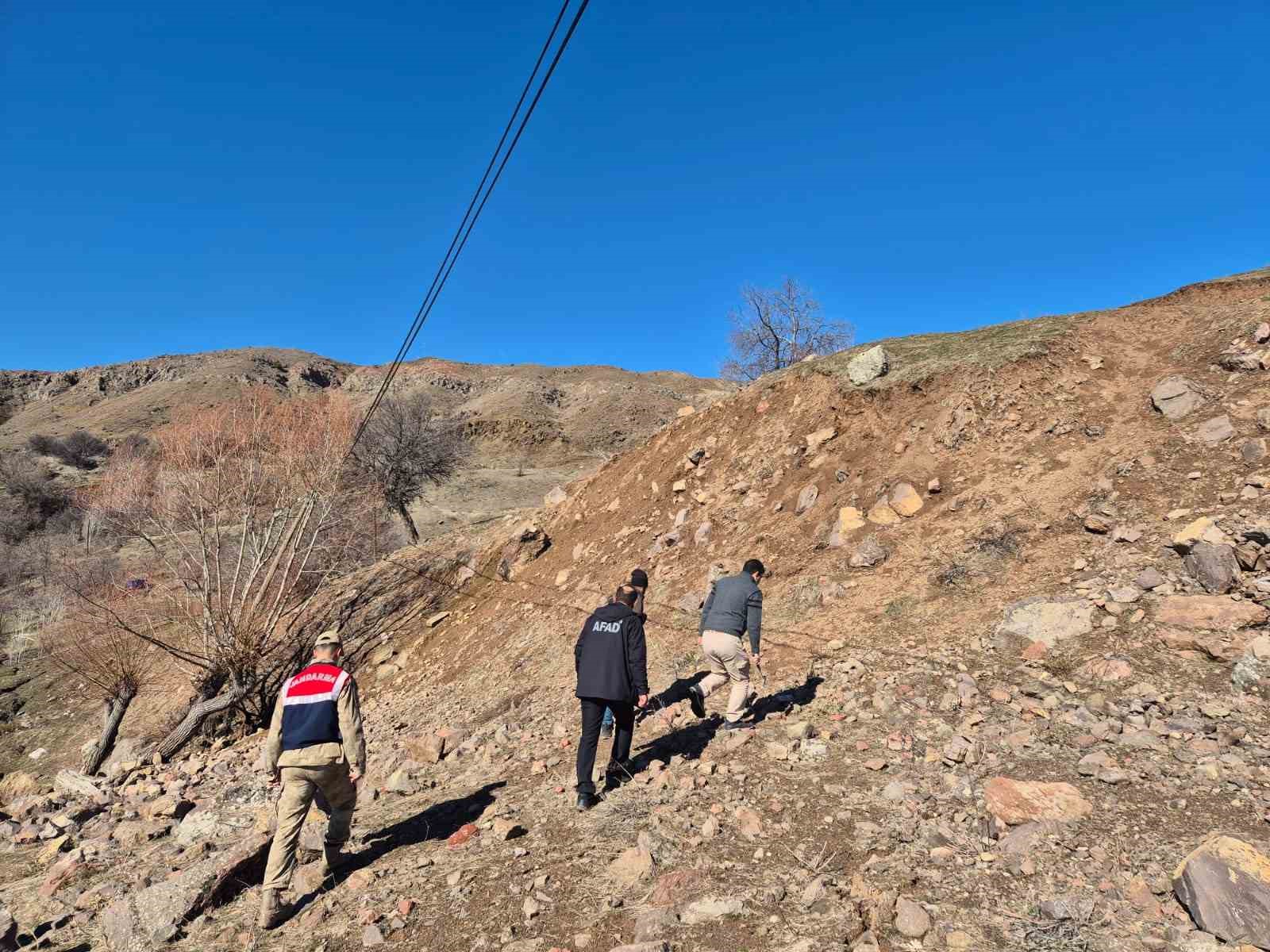 Tunceli’de heyelan tedbirleri: 19 konuttan 7’si boşaltıldı
