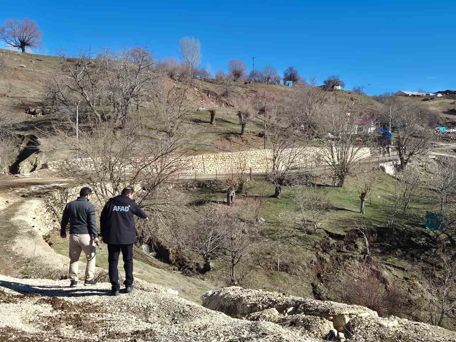 Tunceli’de heyelan tedbirleri: 19 konuttan 7’si boşaltıldı
