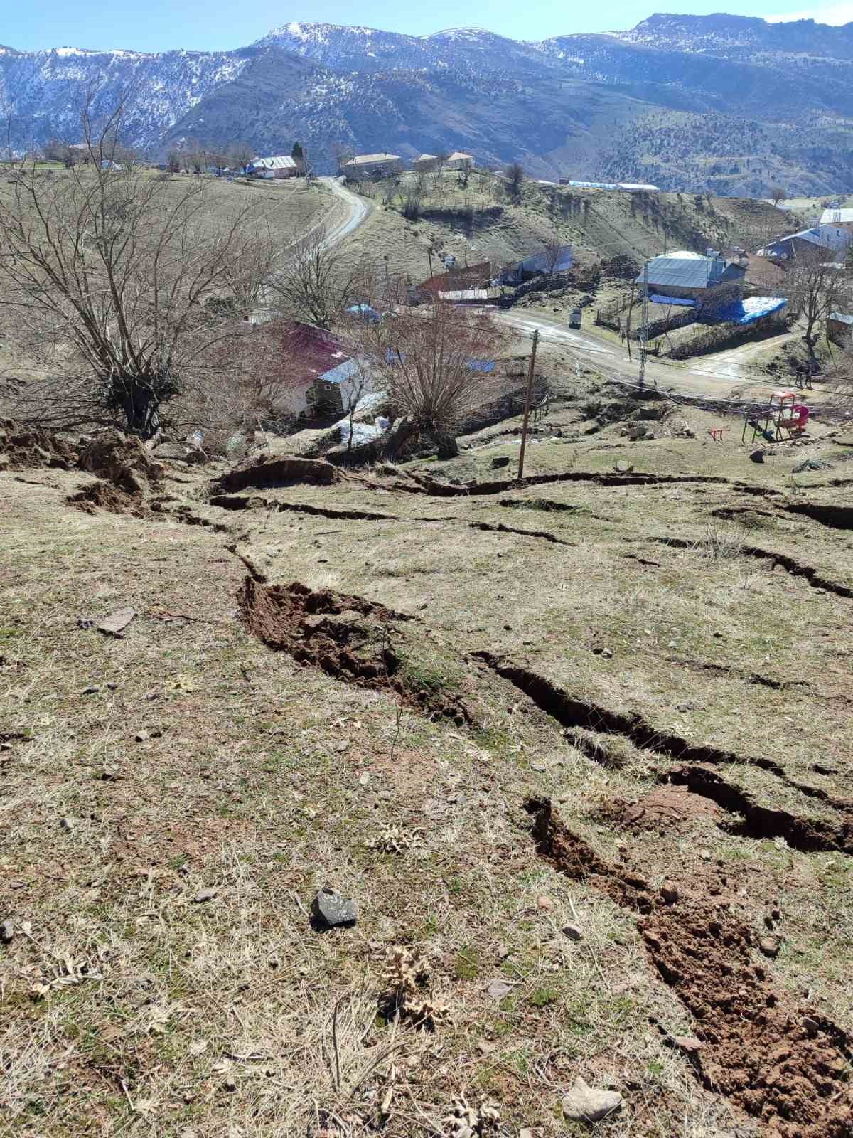 Tunceli’de heyelan tedbirleri: 19 konuttan 7’si boşaltıldı
