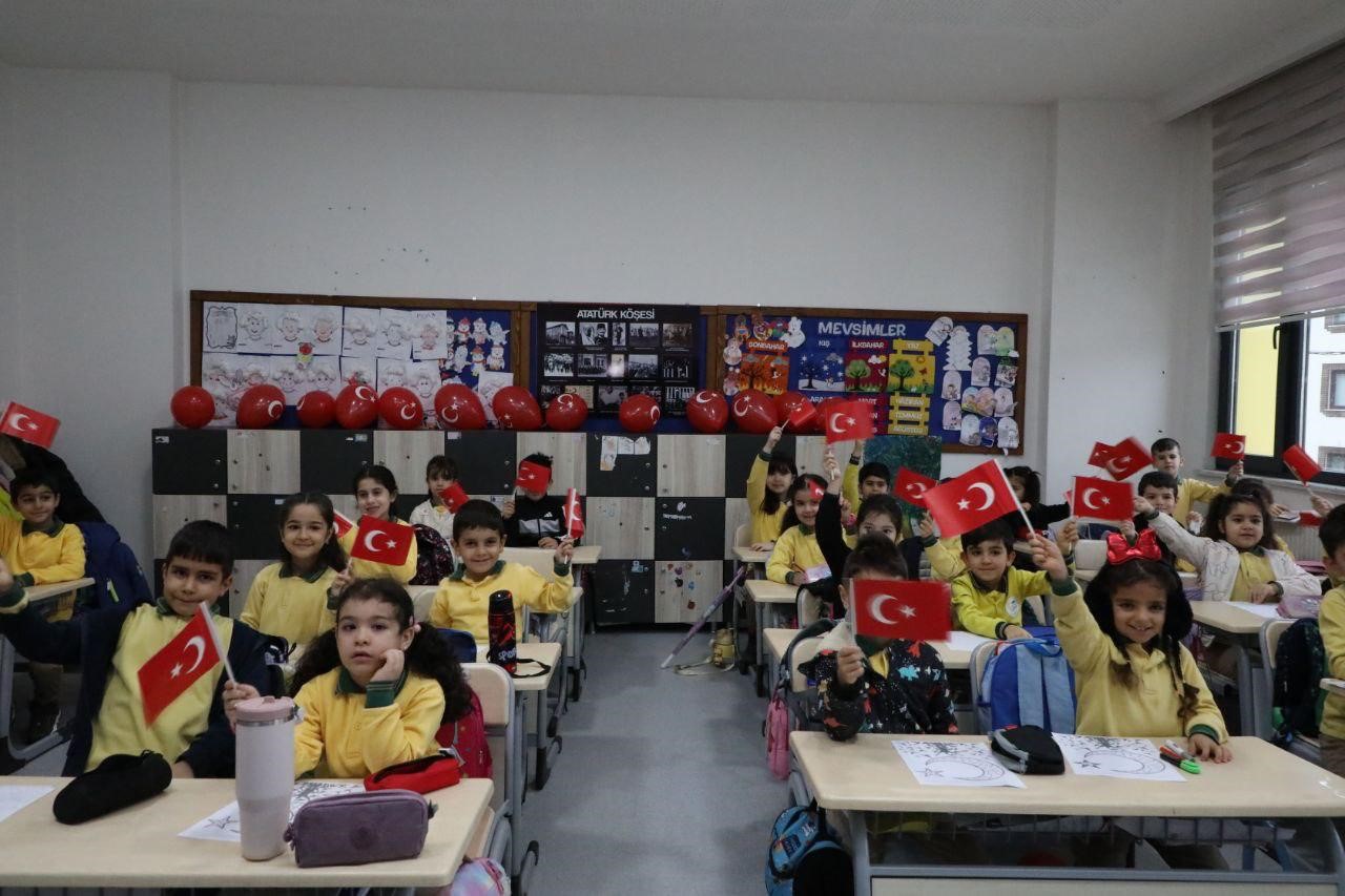 Tunceli’de ilk ders "Bayrak sevgisi"
