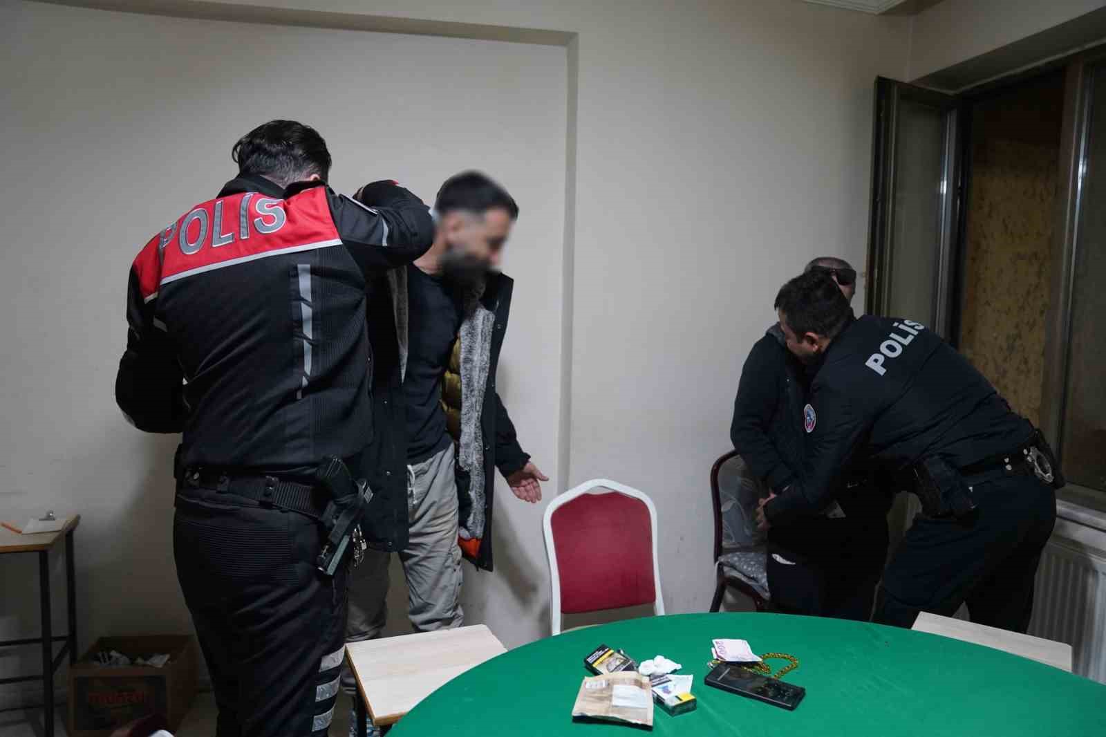 Tunceli’de kumar denetimi: 4 kişiye para cezası
