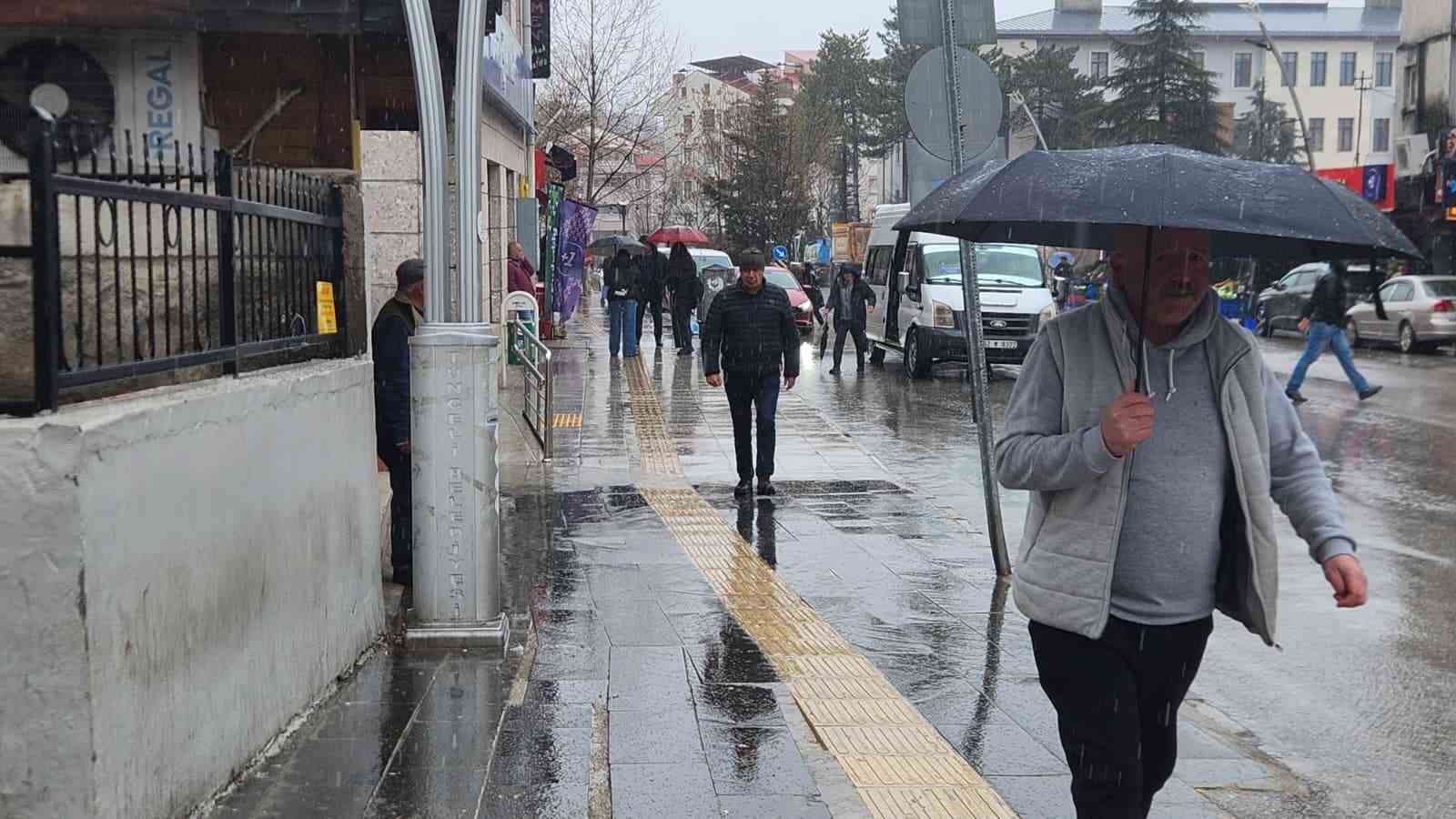 Tunceli’de sağanak yağış etkili oldu
