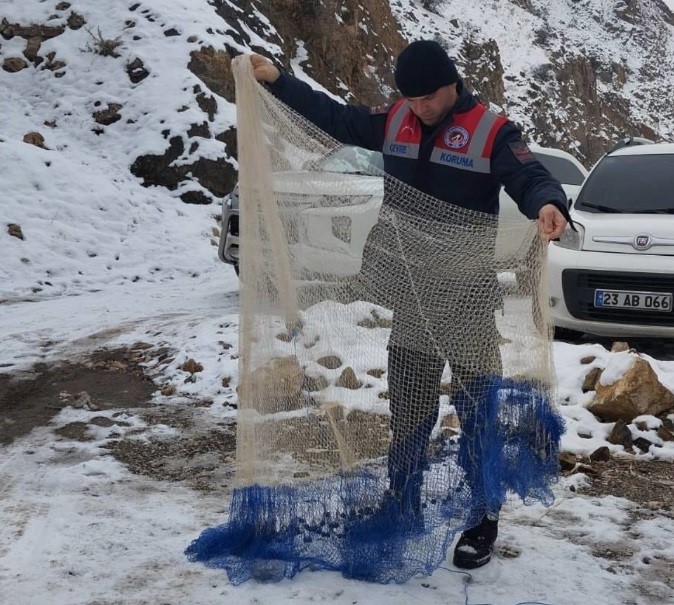 Tunceli’de suça geçit yok: Kaçak avcılara ceza kesilirken terör şüphelisi tutuklandı
