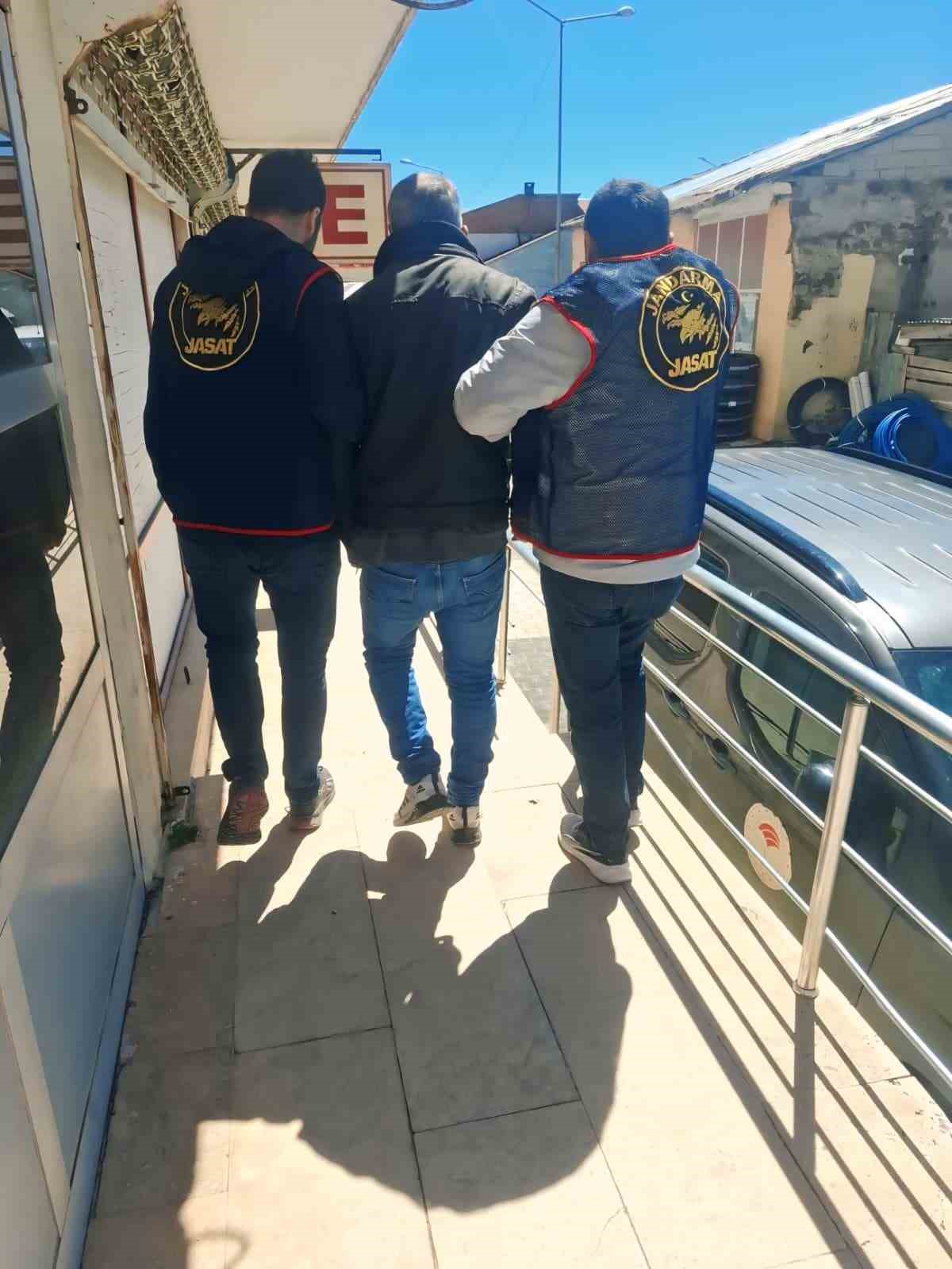 Tunceli’de toplam 30 yıl kesinleşmiş hapis cezası bulunan 2 zanlı yakalandı
