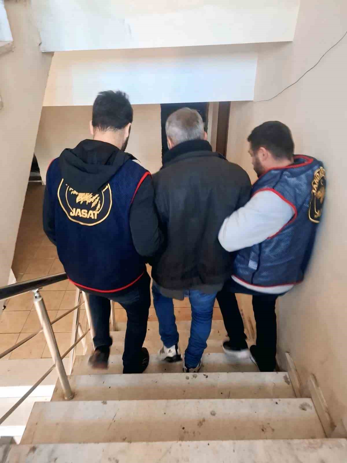 Tunceli’de toplam 30 yıl kesinleşmiş hapis cezası bulunan 2 zanlı yakalandı
