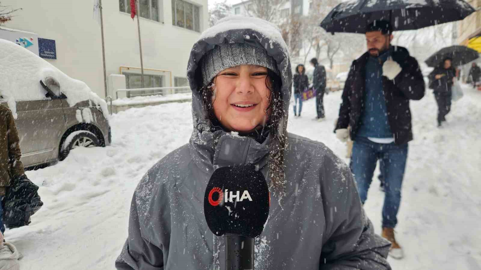 Tunceli’de yılbaşı tatilinin tadını çocuklar çıkarıyor
