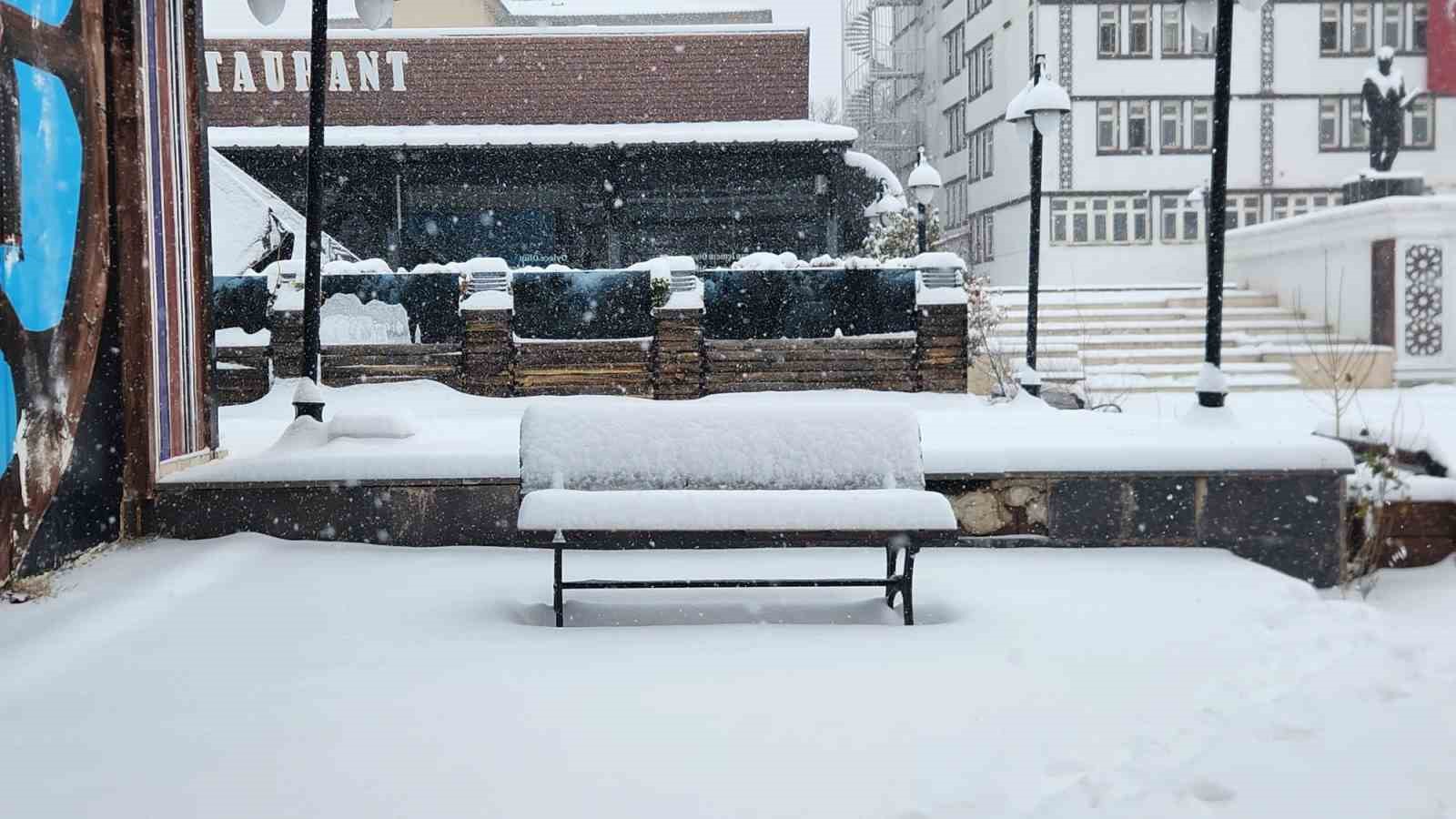 Tunceli’de yılbaşı tatilinin tadını çocuklar çıkarıyor
