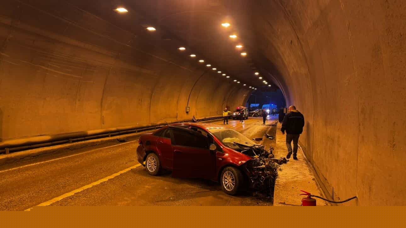 Tünelde iki otomobil çarpıştı: 7 yaralı
