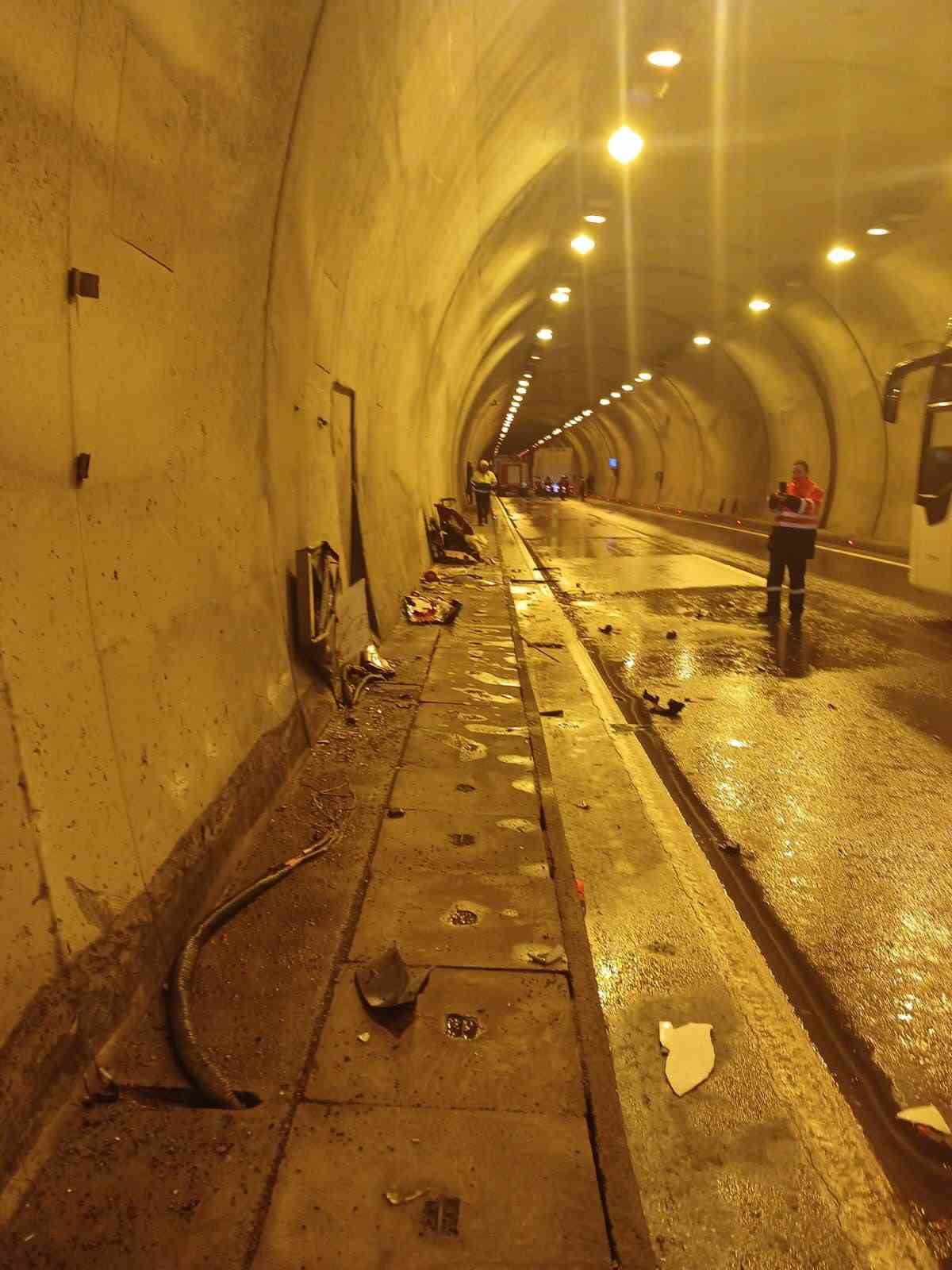 Tünelde iki tır çarpıştı: 1 yaralı
