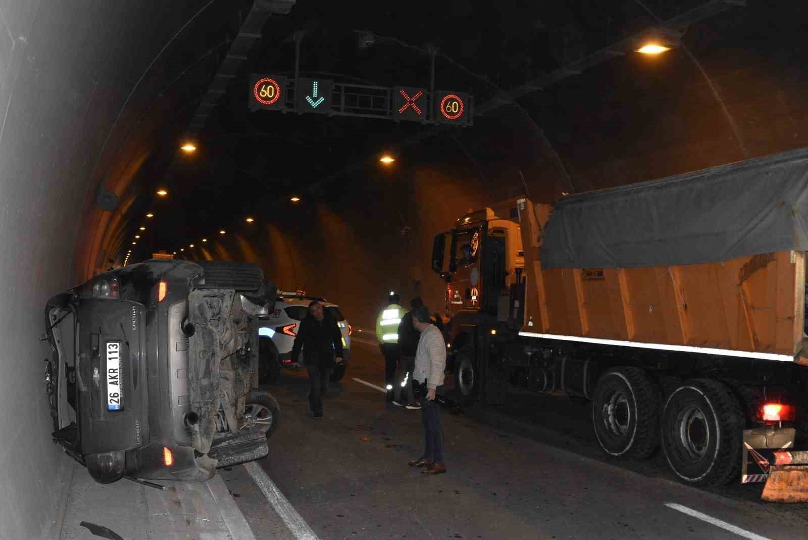 Tünelde kaza, 2 kişi yaralandı
