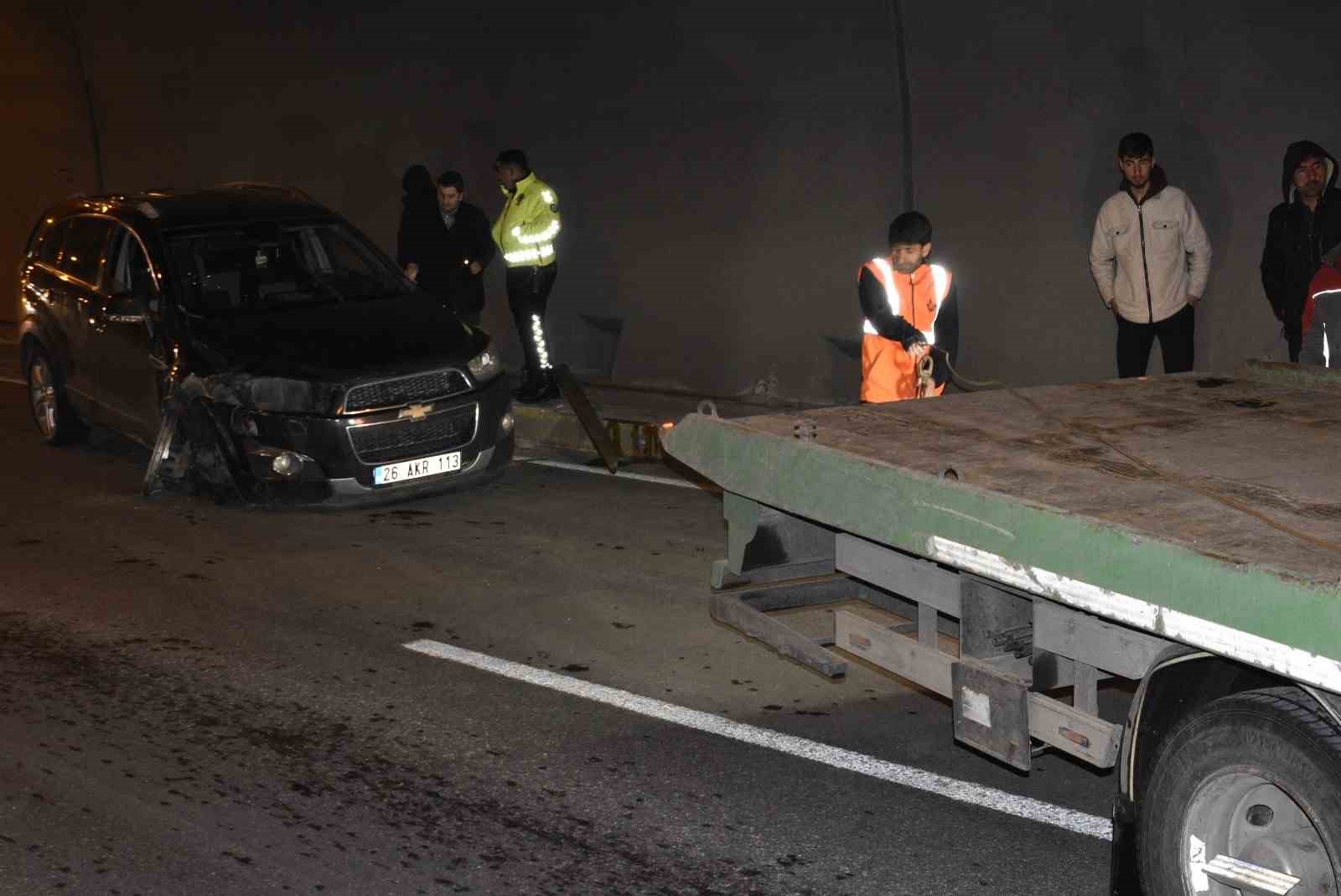 Tünelde kaza, 2 kişi yaralandı
