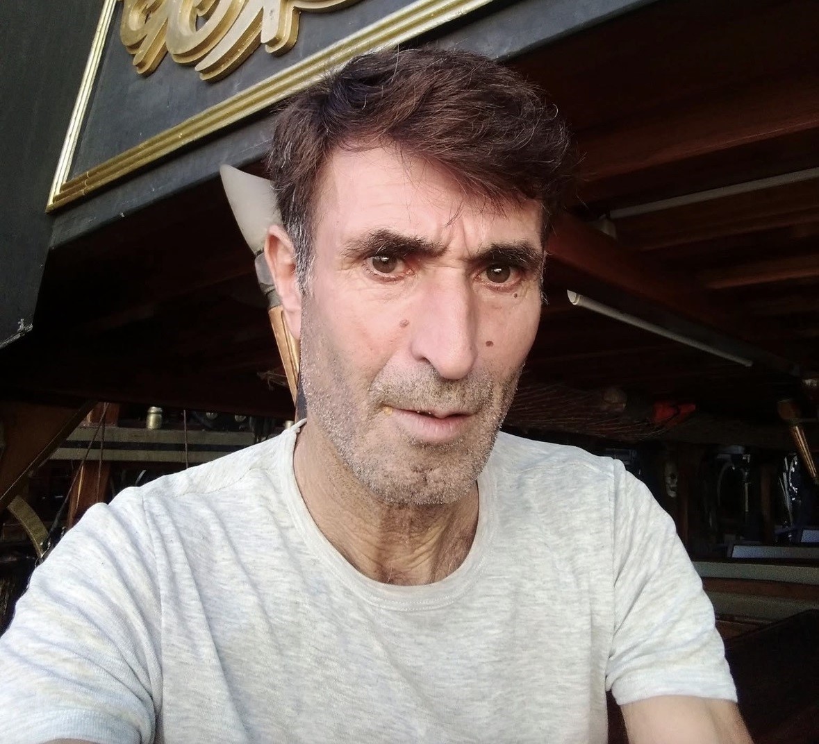 Tur teknesi sulara gömüldü, bir kişi hayatını kaybetti
