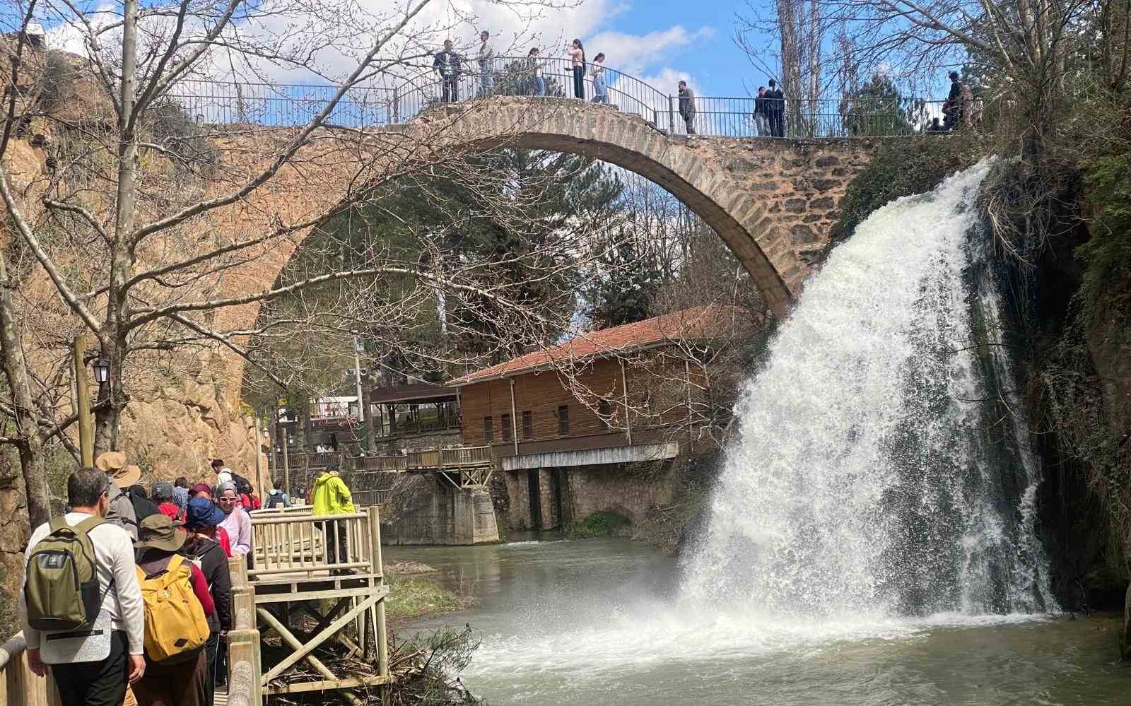 TURBELDAK’tan Ulubey Kanyonu’nda nefes kesen doğa yürüyüşü
