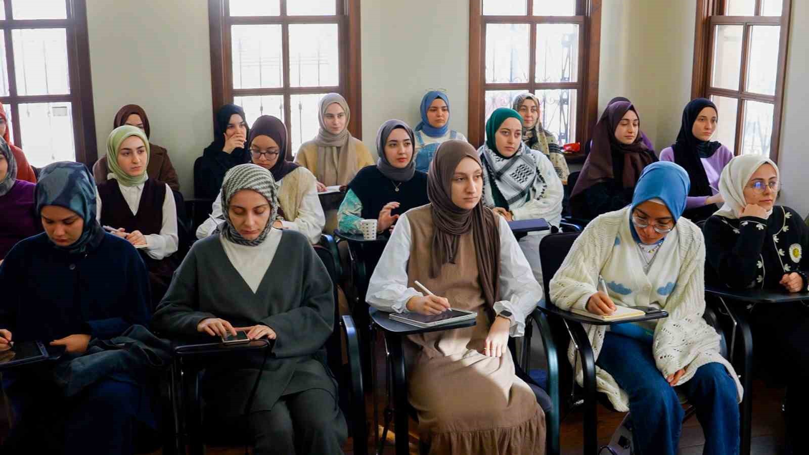 TÜRGEV, Filistin’den gelen 246 genç kıza eğitimde kapı açtı
