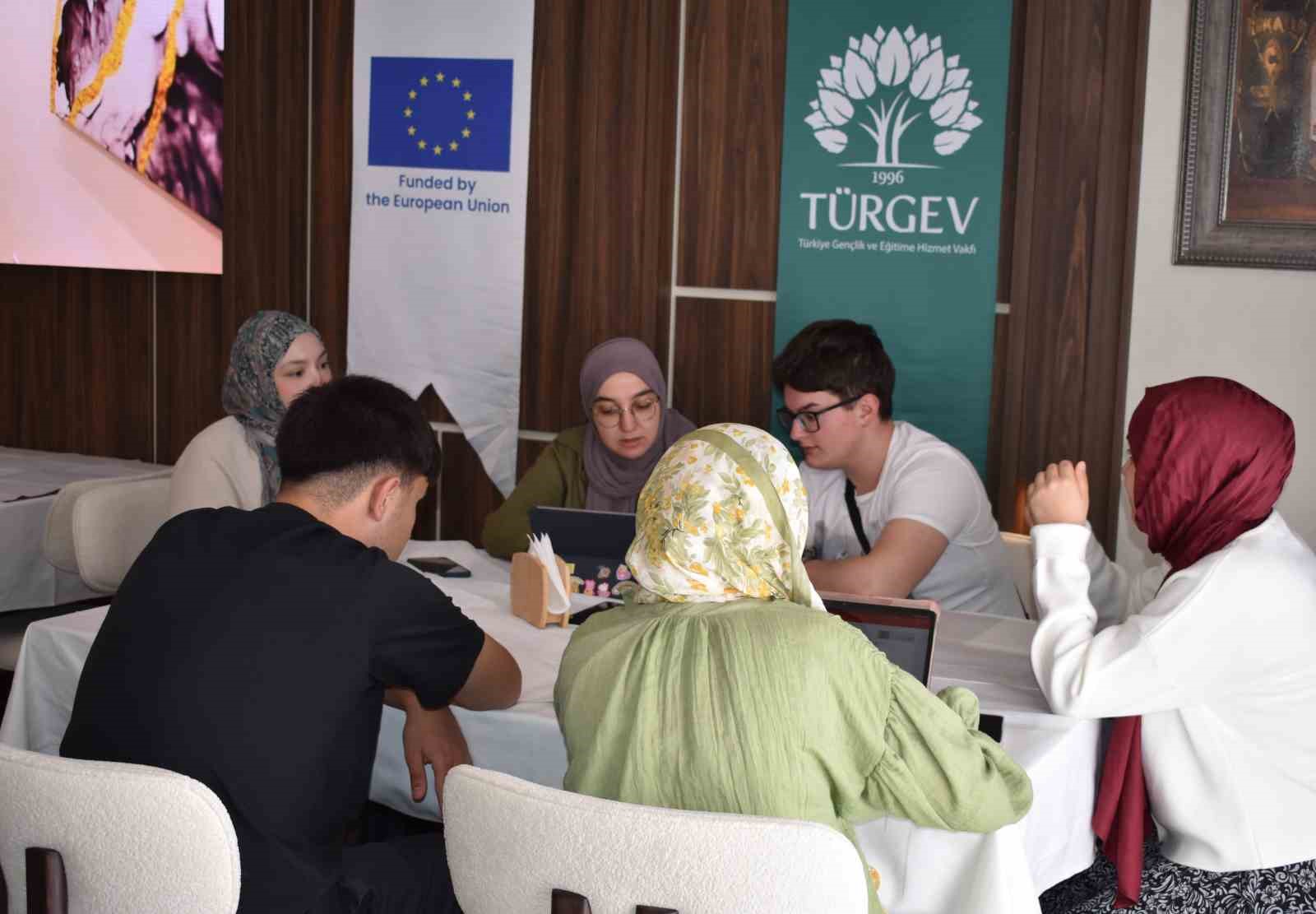 TÜRGEV’den dijital hamle: 3 ülkeden gençler Kosova’da dezenformasyona karşı ortak çözüm üretti
