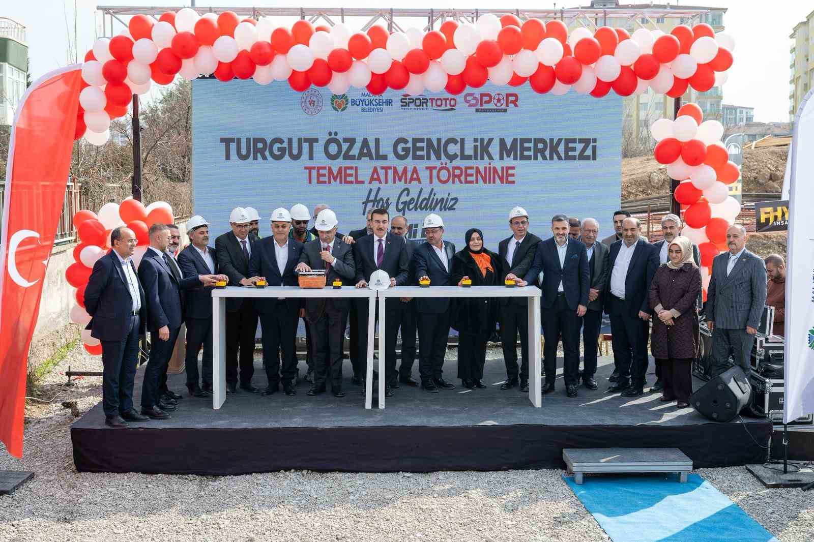 Turgut Özal Gençlik Merkezi’nin temeli atıldı
