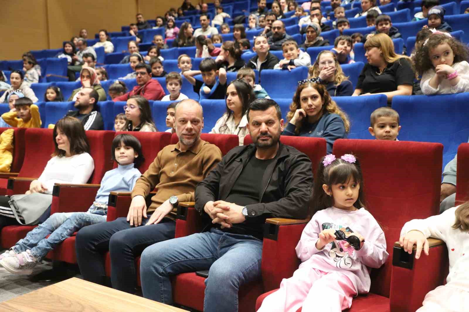 Turgut ve Lulu ilk kez sahne aldı
Turgut ve Lulu ilk kez sahne aldı