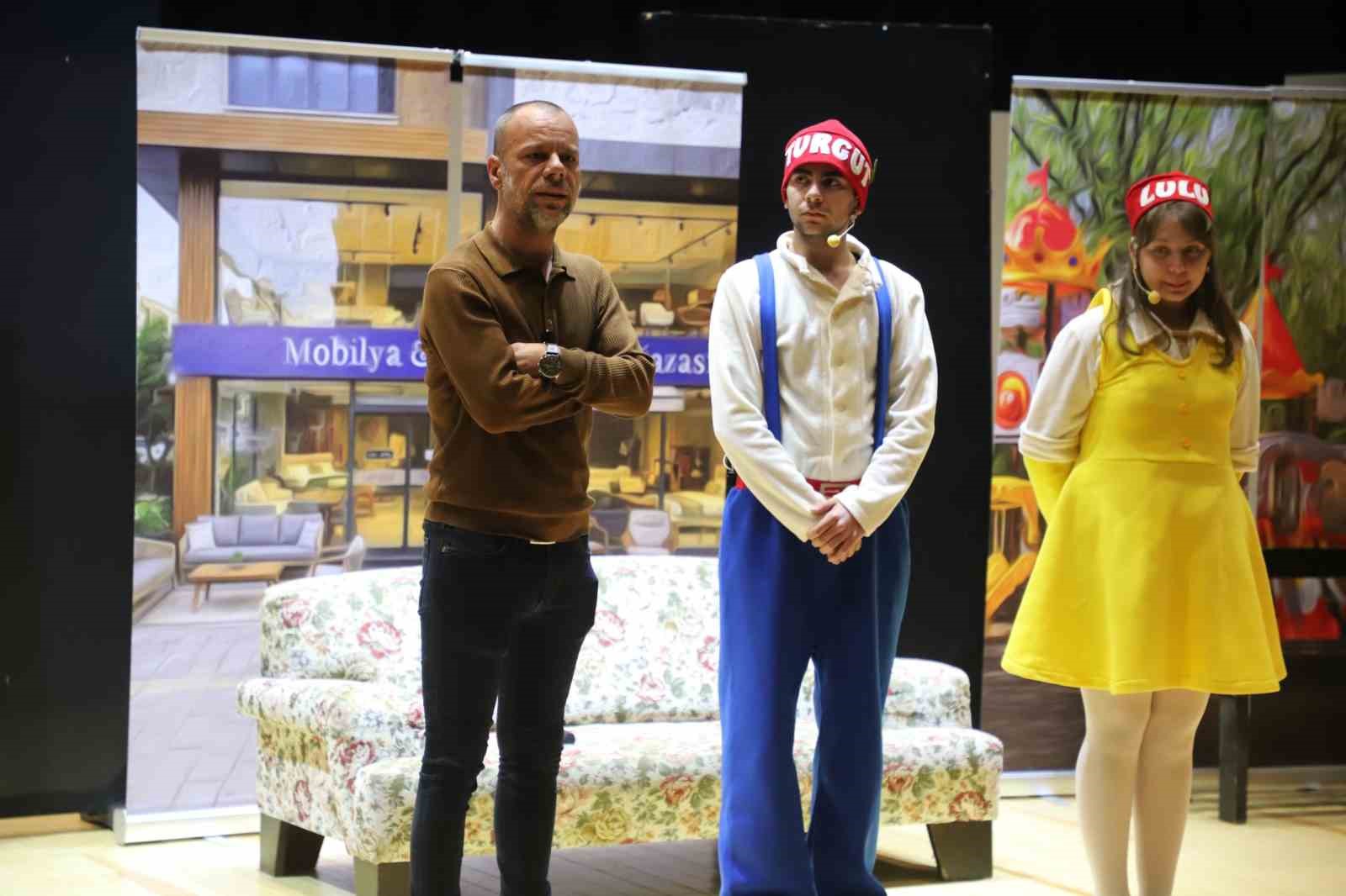 Turgut ve Lulu ilk kez sahne aldı
Turgut ve Lulu ilk kez sahne aldı