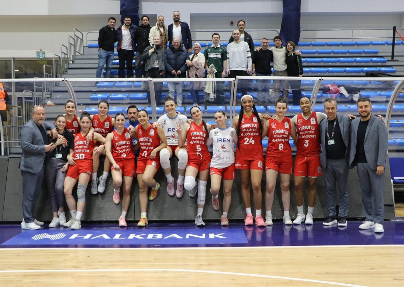 Turgutlu Belediyespor şampiyonluğa bir adım daha yaklaştı
Turgutlu Belediyespor şampiyonluğa bir adım daha yaklaştı