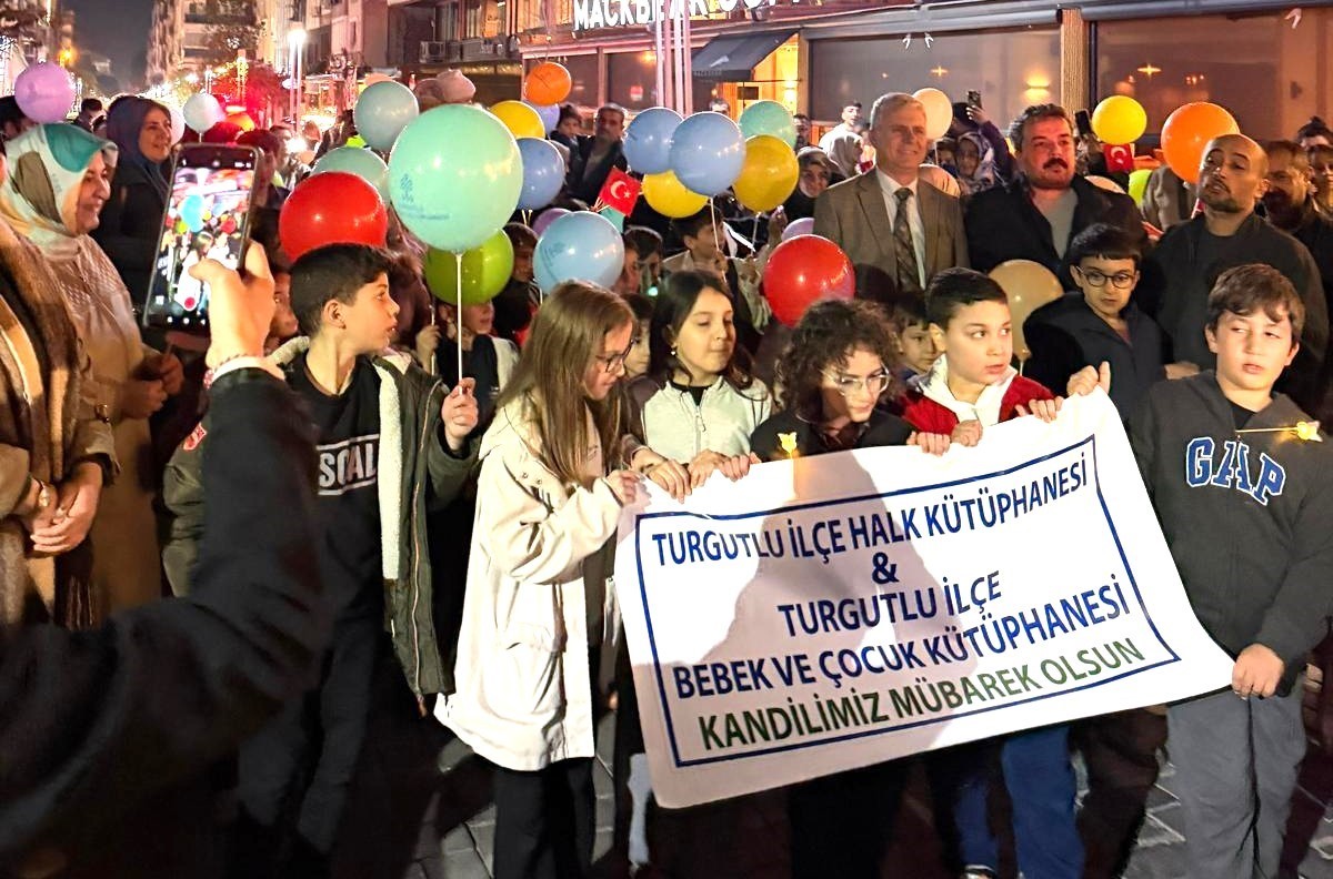 Turgutlu’da Kadir Gecesinde çocuklar yürüyüş yaptı
