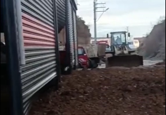 Turgutlu’da şiddetli yağış toprak kaymasına neden oldu
