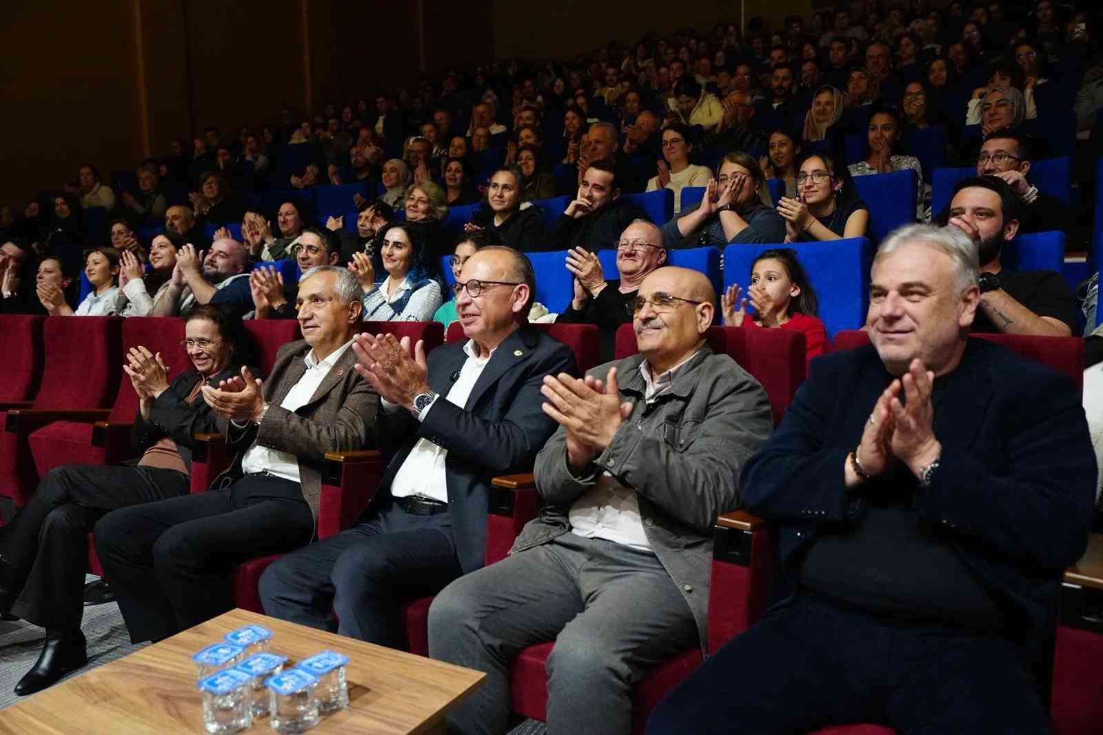 Turgutlu’da tiyatroya ve çocuk festivaline yoğun ilgi

