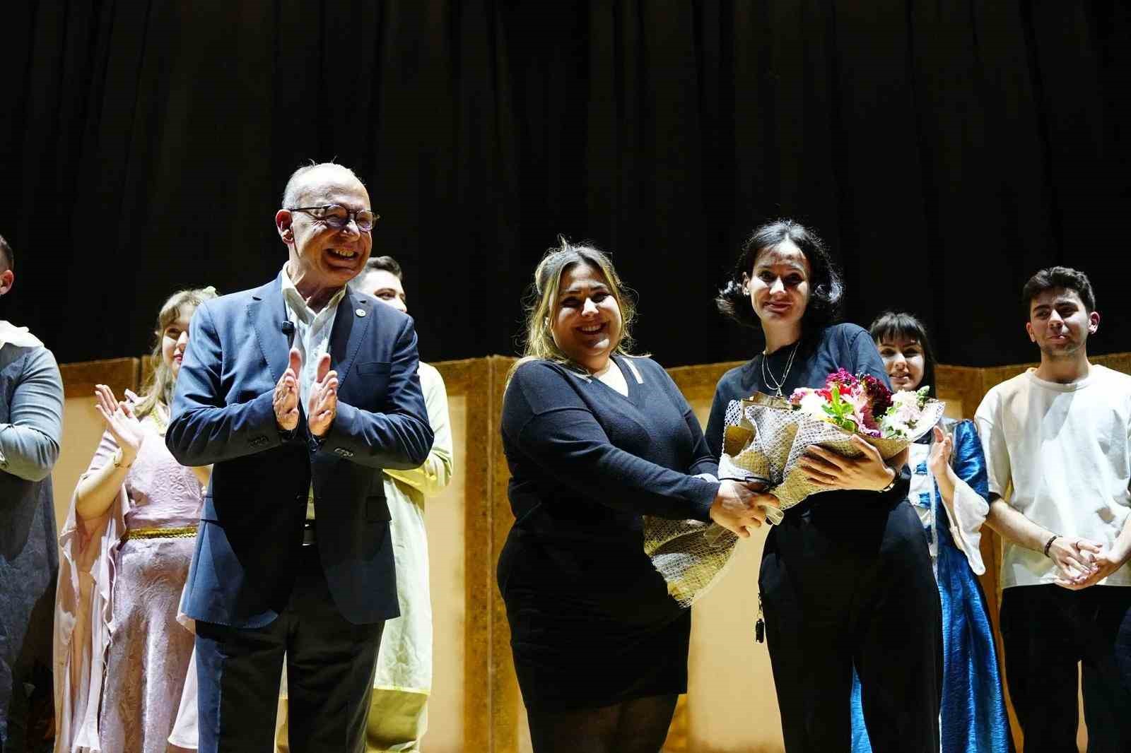 Turgutlu’da tiyatroya ve çocuk festivaline yoğun ilgi
