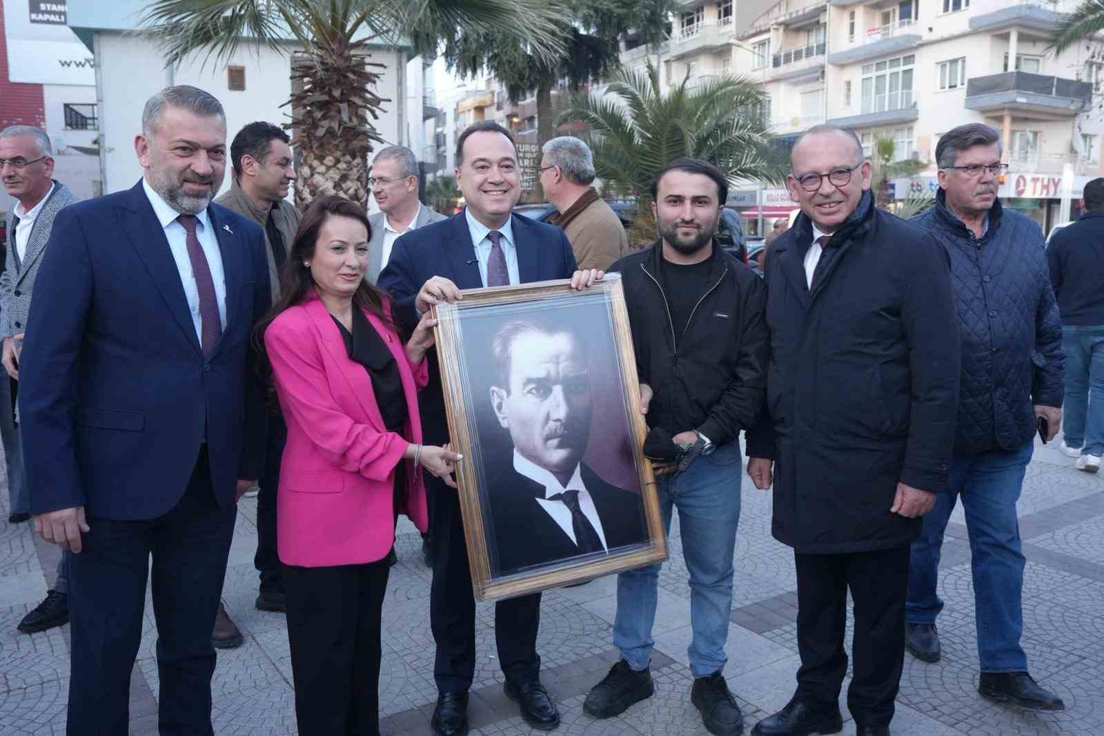 Turgutlu’da yüzlerce kişi iftar sofrasında buluştu
