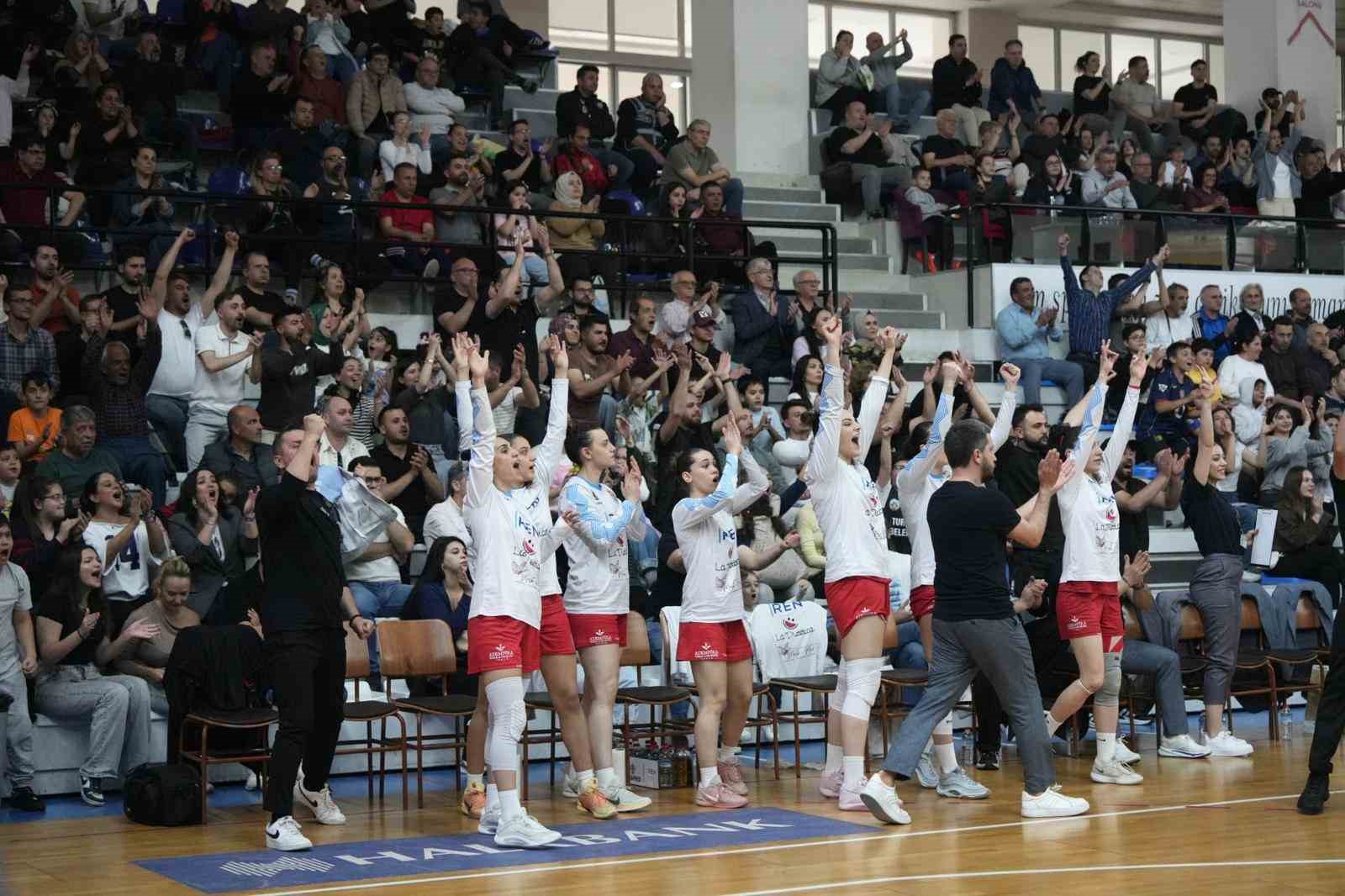 Turgutlu’nun perilerinden Play-Off’a muhteşem başlangıç

