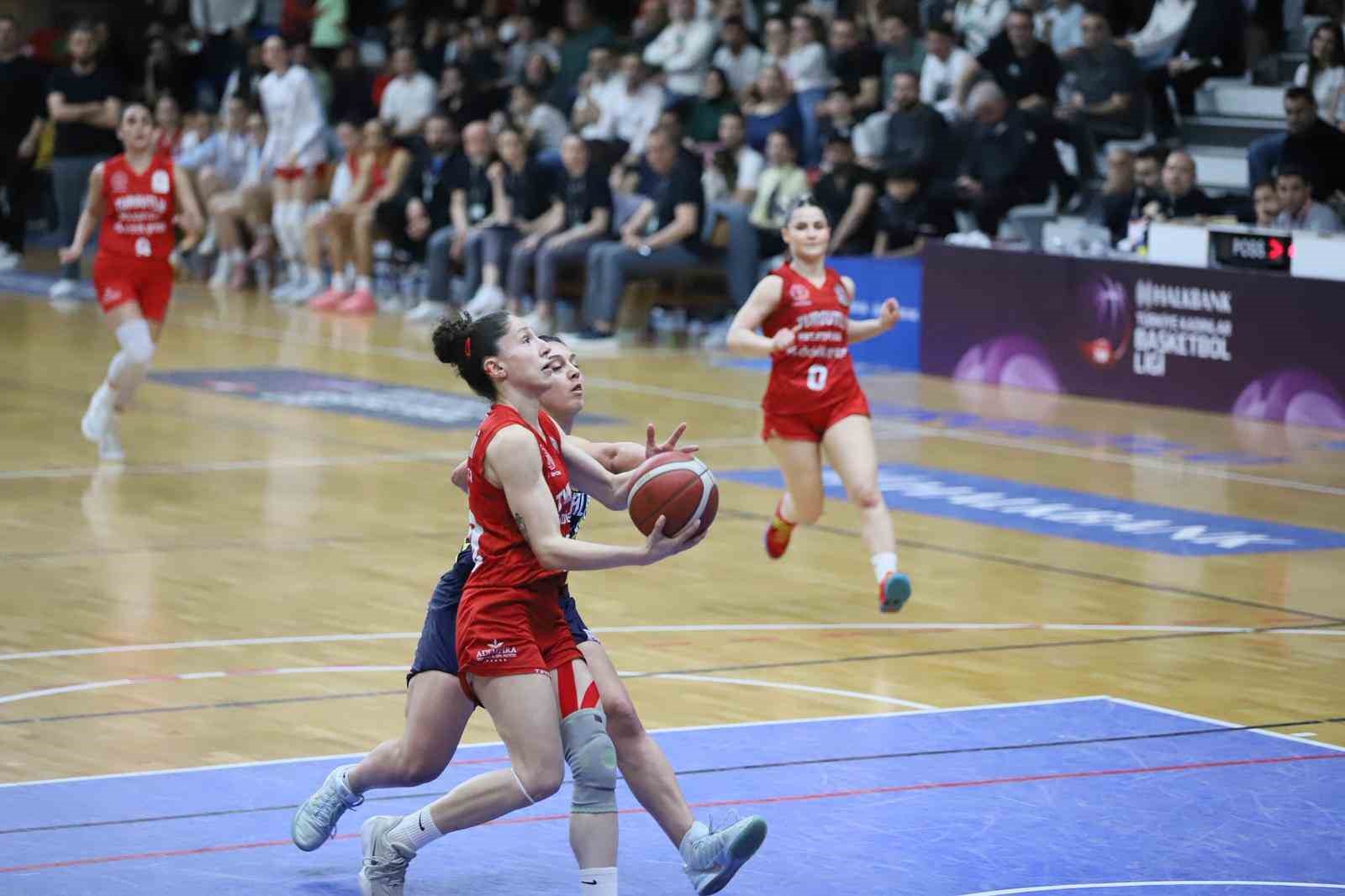Turgutlu’nun perilerinden Play-Off’a muhteşem başlangıç
