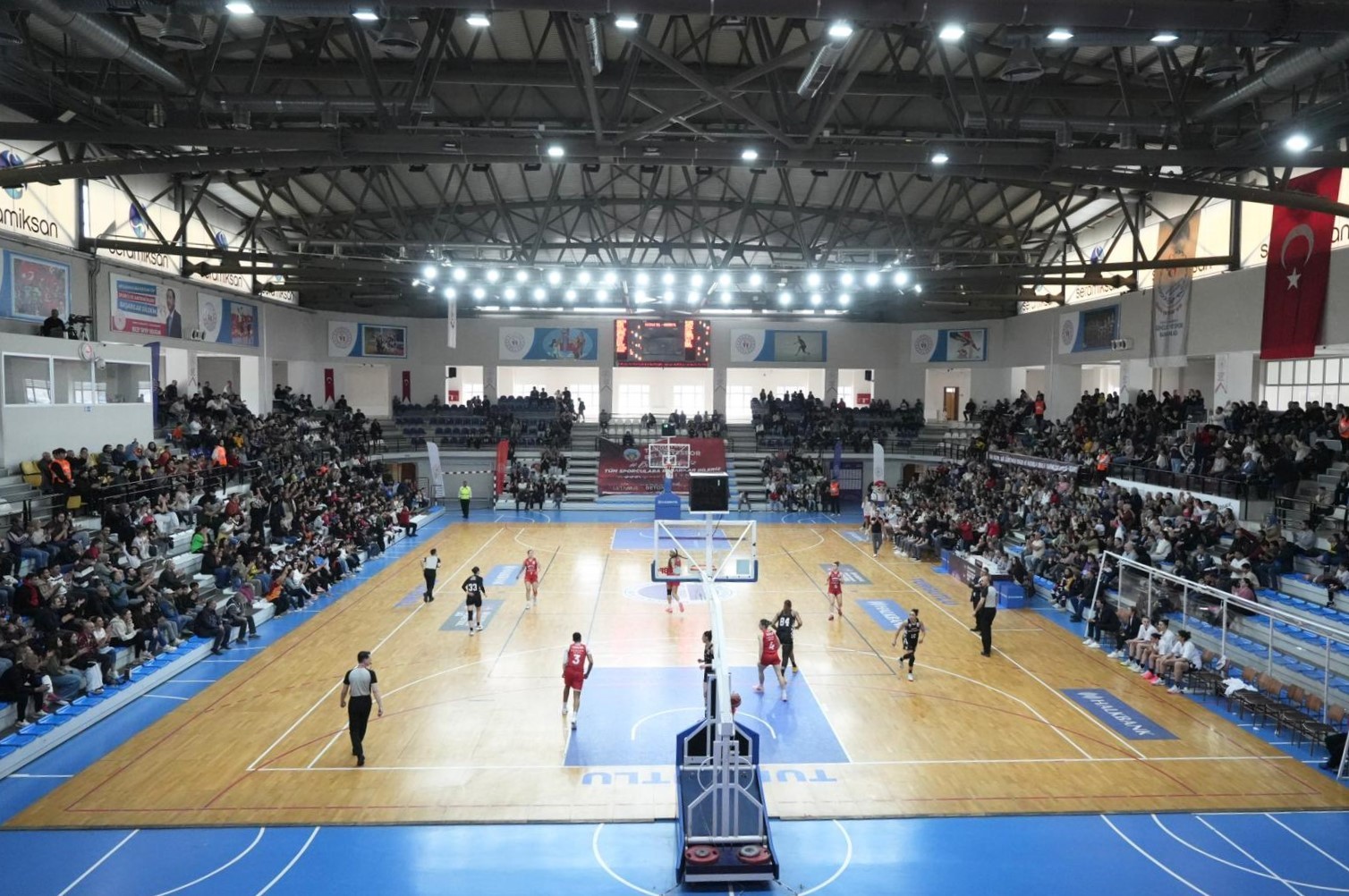 Turgutlu’nun perilerinin hedefi süper lig
