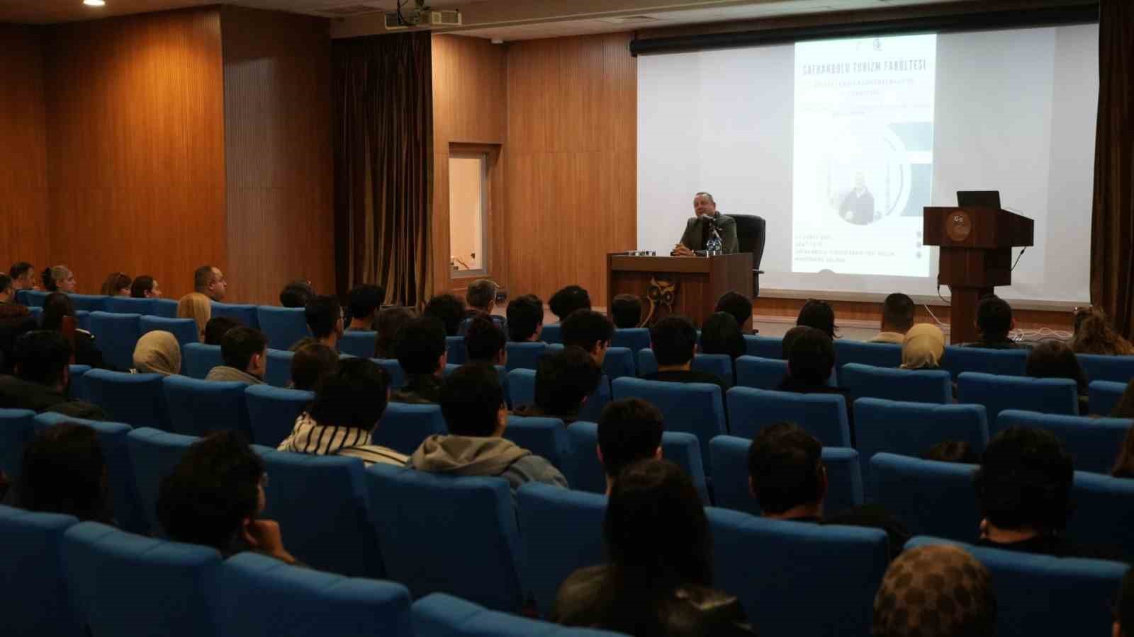 Turist rehberi ve yazar Şerif Yenen’den genç rehberlere farklılaşma çağrısı
