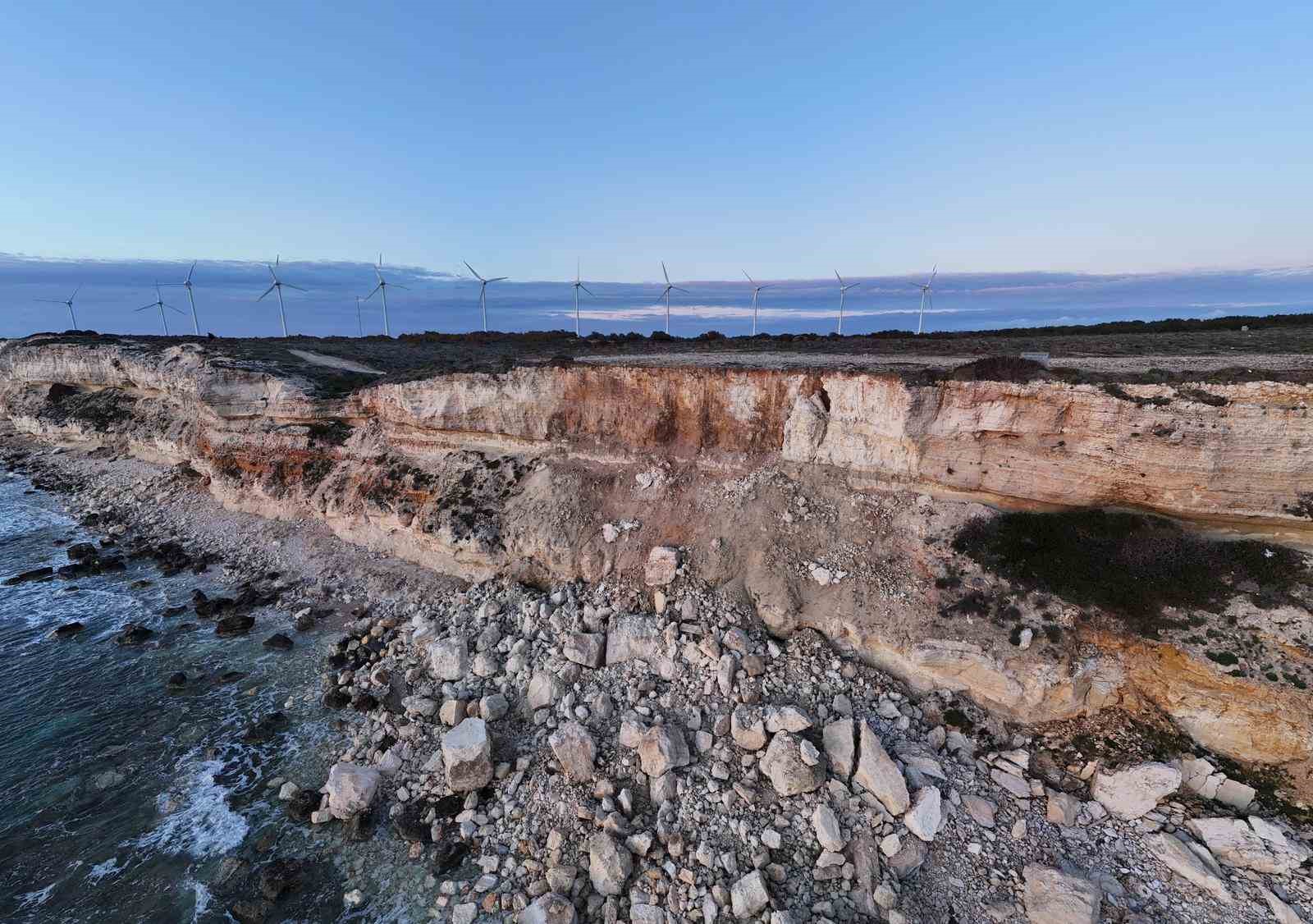 Turizm merkezi Bozcaada’daki Polente Burnu’nda göçük
